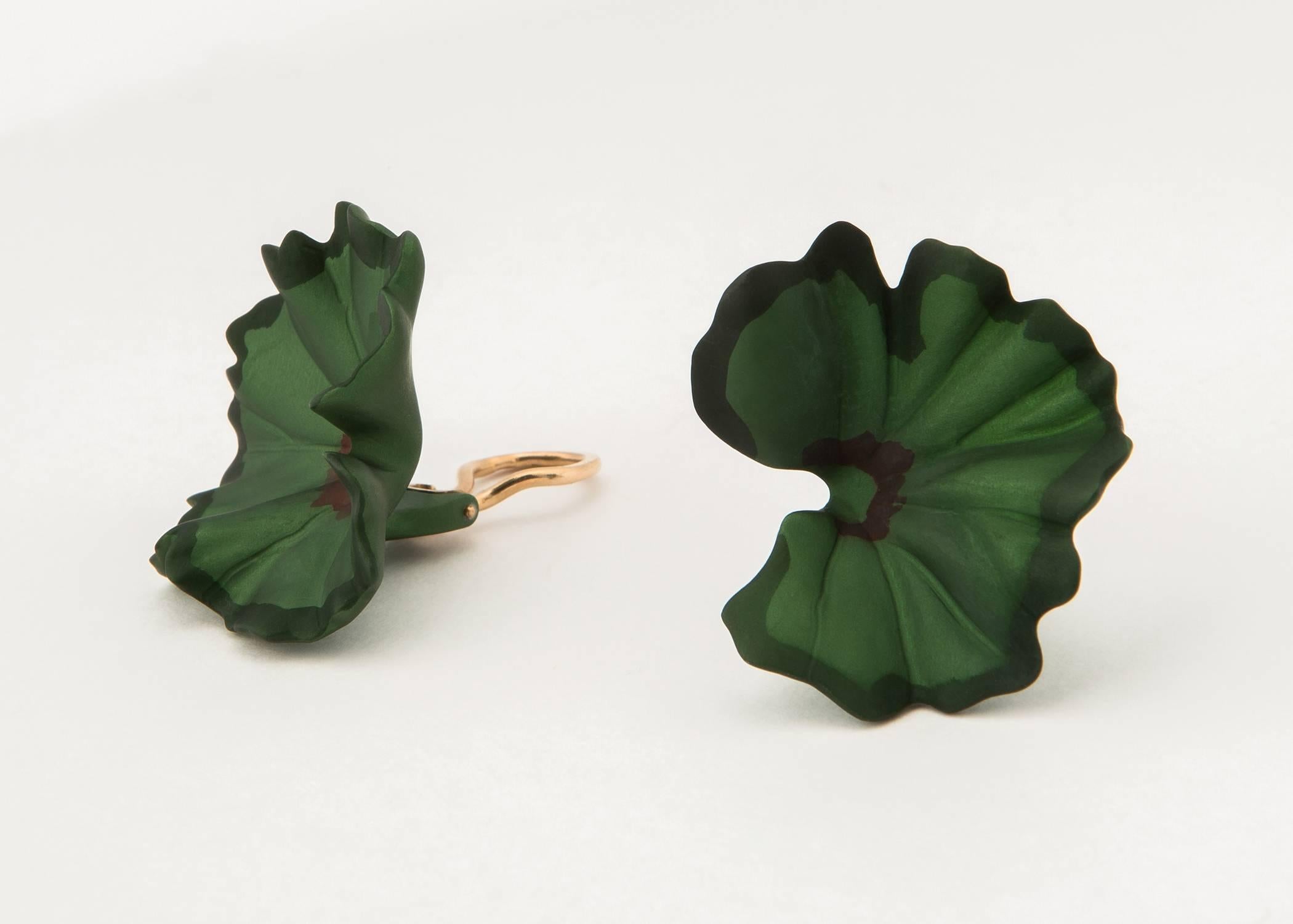 The only living jewelry designer to be honored at The Metropolitan Museum of Art. JAR ( Joel Arthur Rosenthal ) creates wearable sculpture using the simple shape of a geranium leaf. Rare and collectable. Never worn mint condition with original suede