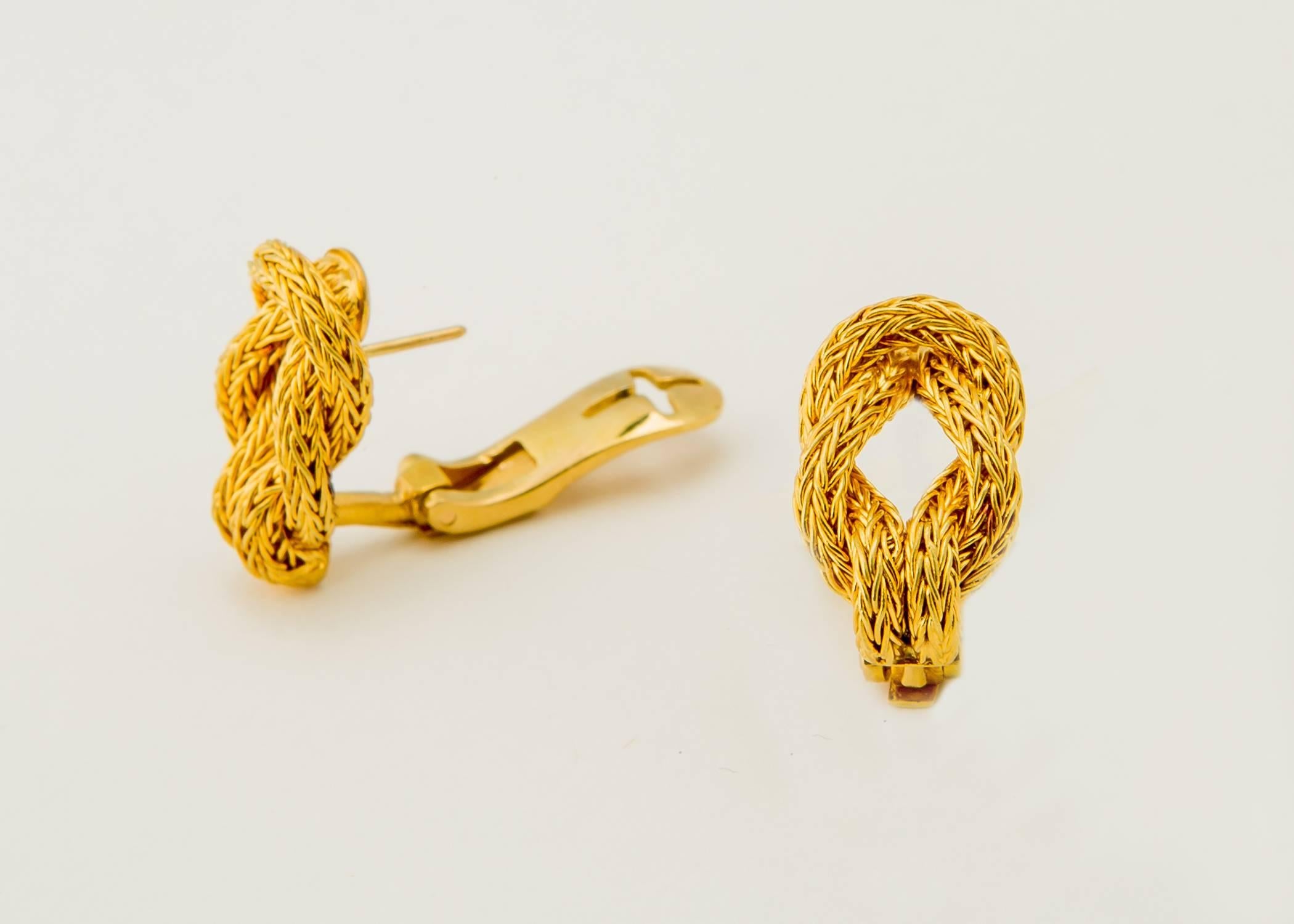 The Hercules knot is classic from Ilias Lalaounis. Beautiful woven detailing makes this simple earring special. If you are looking for a moderate size earring this 3/4 inch version will be a perfect selection. 