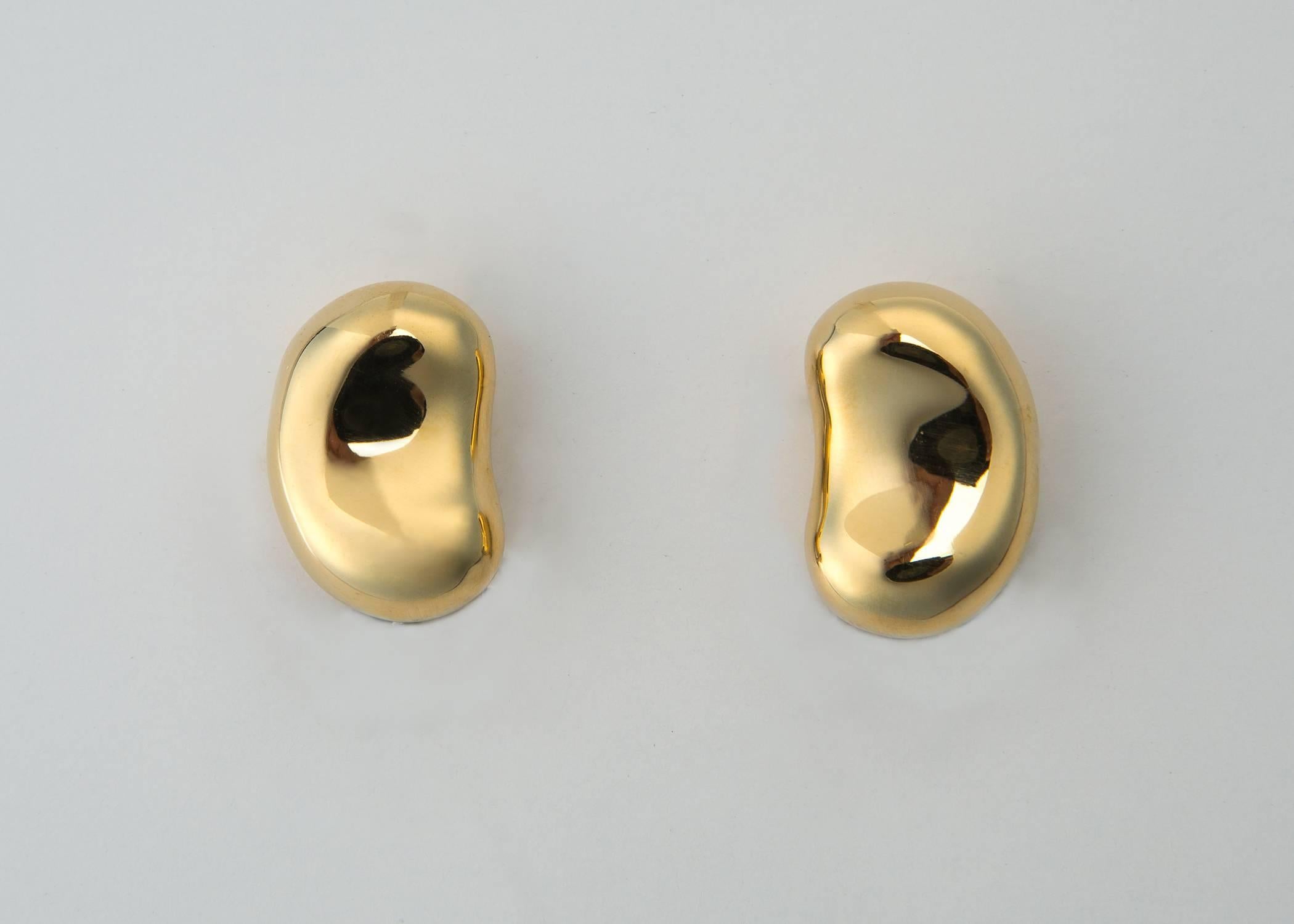 Elsa Peretti's soft organic bean collection is simply iconic. 7/8's of an inch in size. 21 x 14 mm