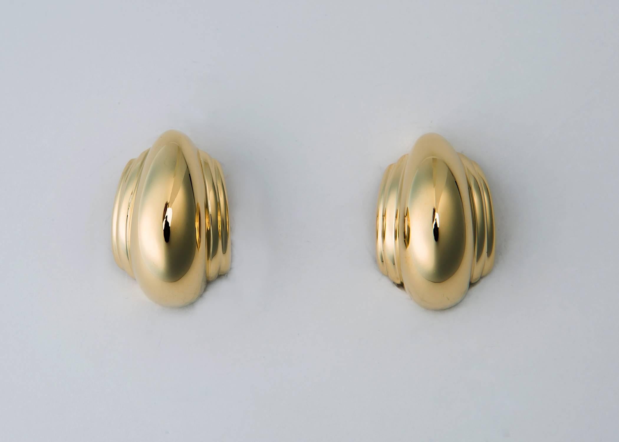 A simply wearable gold earring is made special by the artistry of Paloma Picasso. The angles and proportions are perfect !!! 7/8's of an inch in length. 