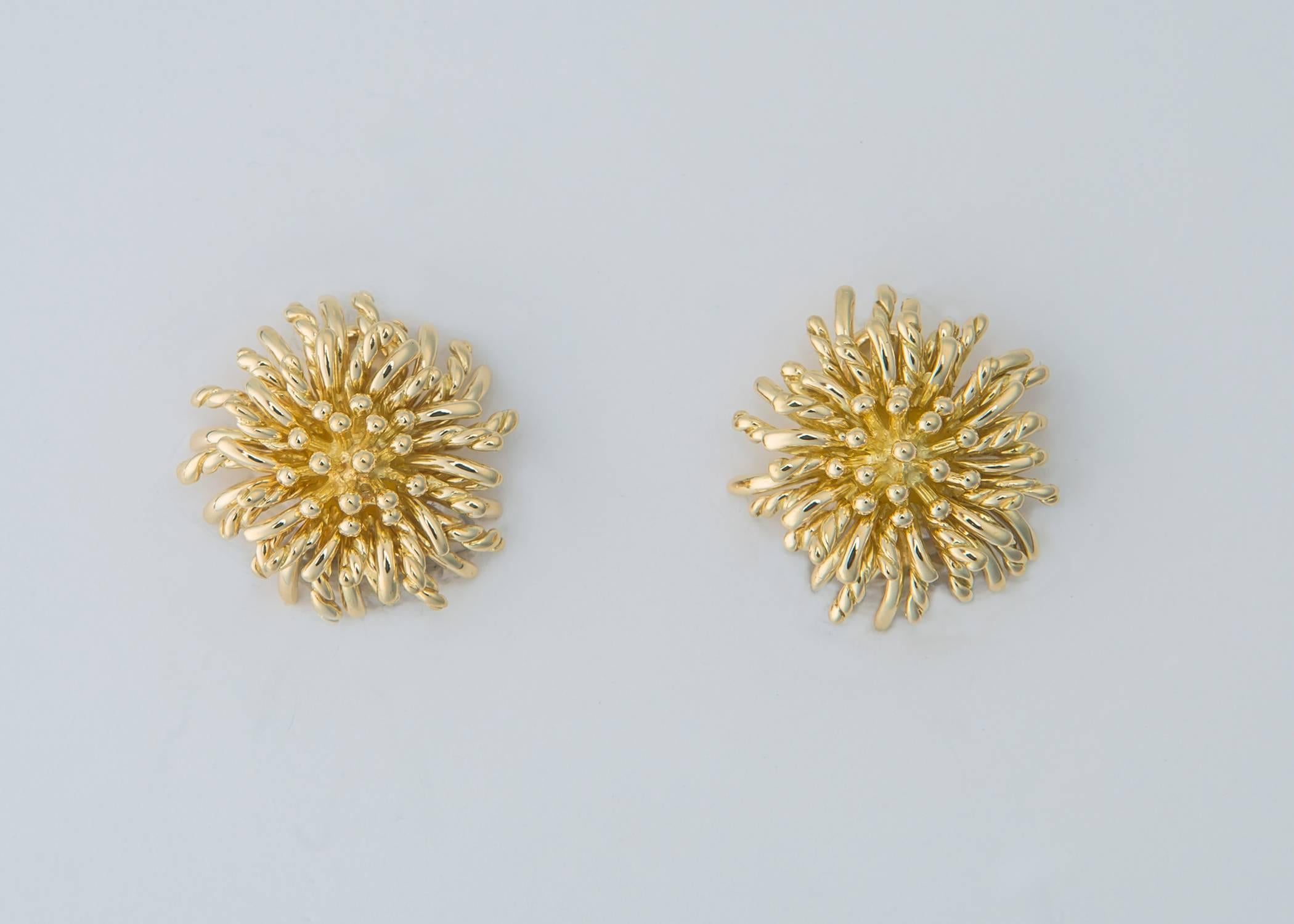 Playful and Chic !!! A true Tiffany classic. 3/4's of an inch in size. Your new everyday pair of earrings. 