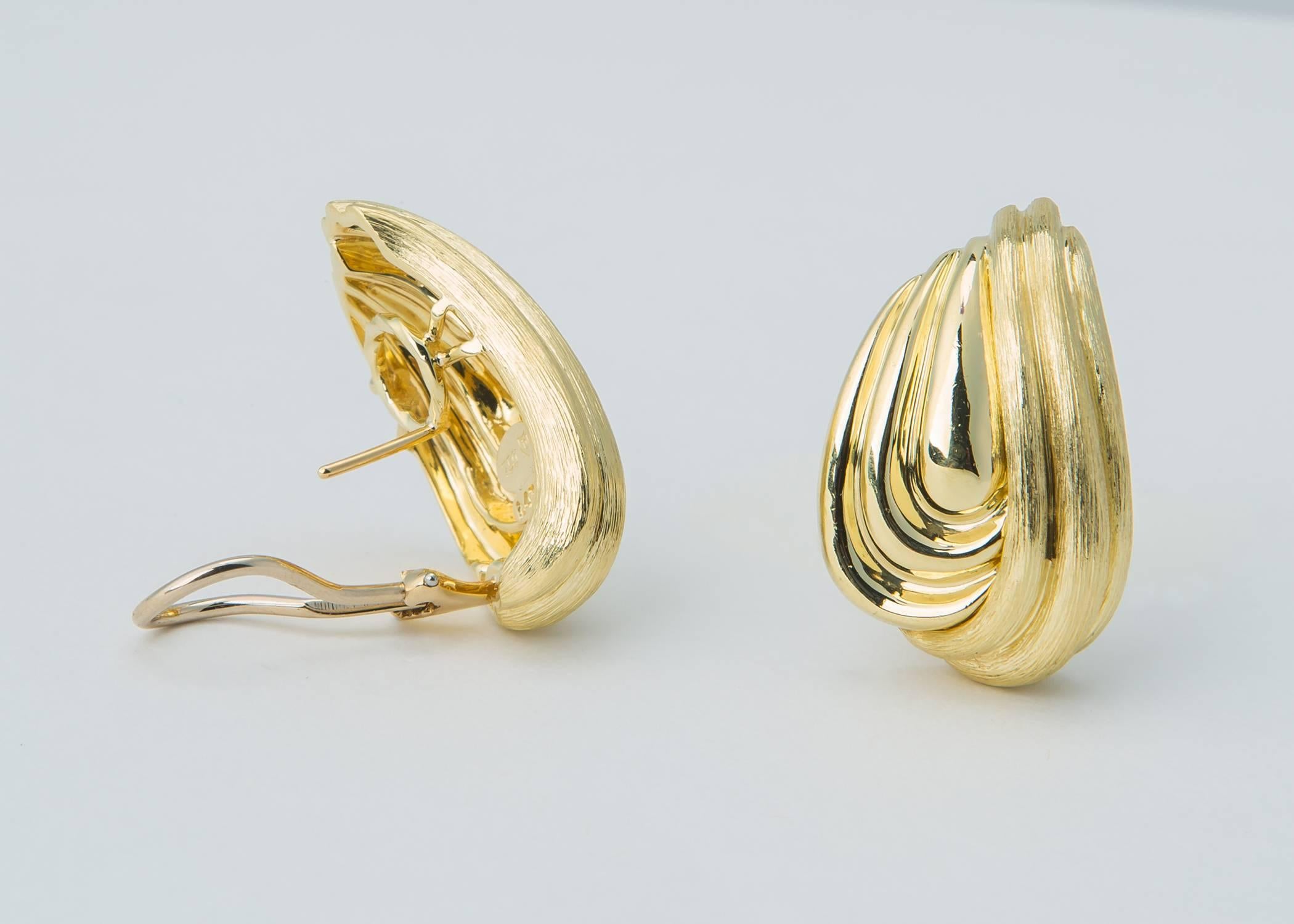 Classic soft flowing lines make this Henry Dunay earring a flattering choice. The elegance of Henry Dunay's Sabi finish is beautifully paired with bright shiny accents. 1 1/4 inches in length.