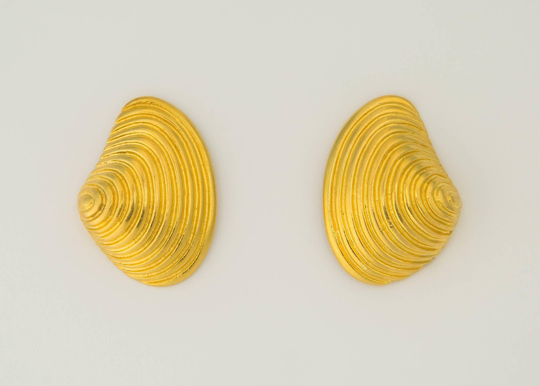 Famed  designer Ilias Lalaounis creates a bold chic earring from the simple shape of a shell. The soft curved sides fits perfectly against the face. A flattering easy to wear earring.  1 3/8's inches in length 29grams