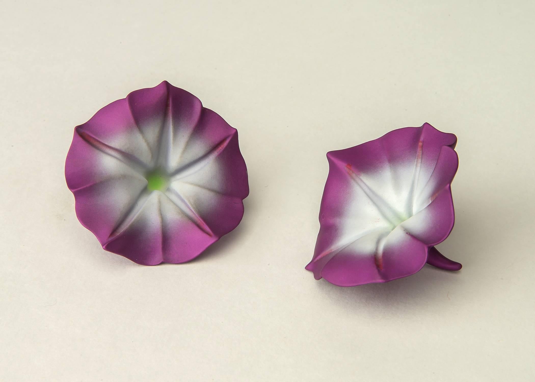 The only living jewelry designer to be honored at The Metropolitan Museum of Art. JAR ( Joel Arthur Rosenthal ) creates wearable sculpture using the simple shape of a flower. Rare and collectable. Never worn mint condition with original suede pouch.