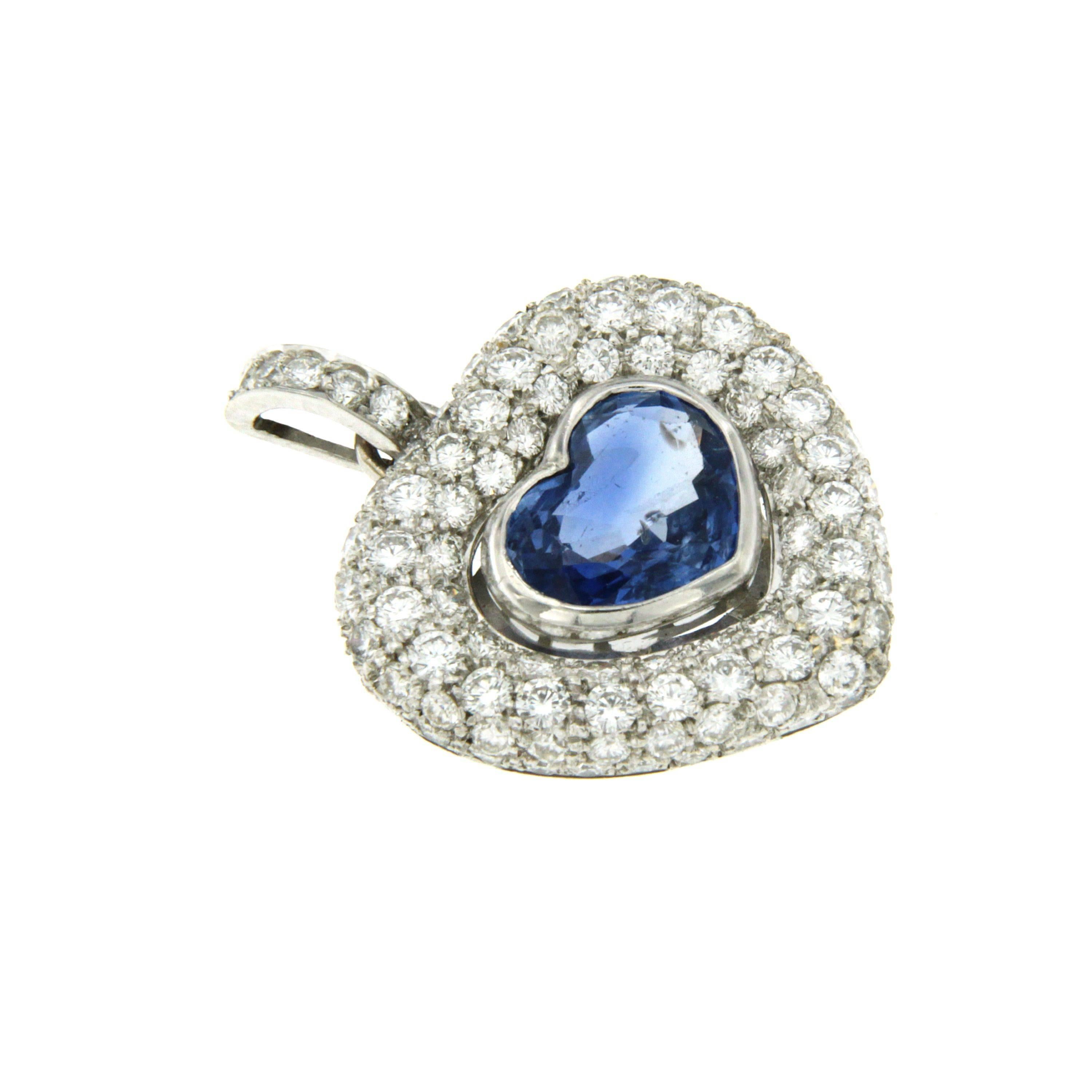 Fabulous heart cut natural ceylon Sapphire of great color and clarity weighing 3.00 carat, set in a Stunning diamond heart shape pendant, pavé set with sparkling round brilliant cut diamonds weighing tot. 2.80 carat graded G color Vvs1 , mounted in