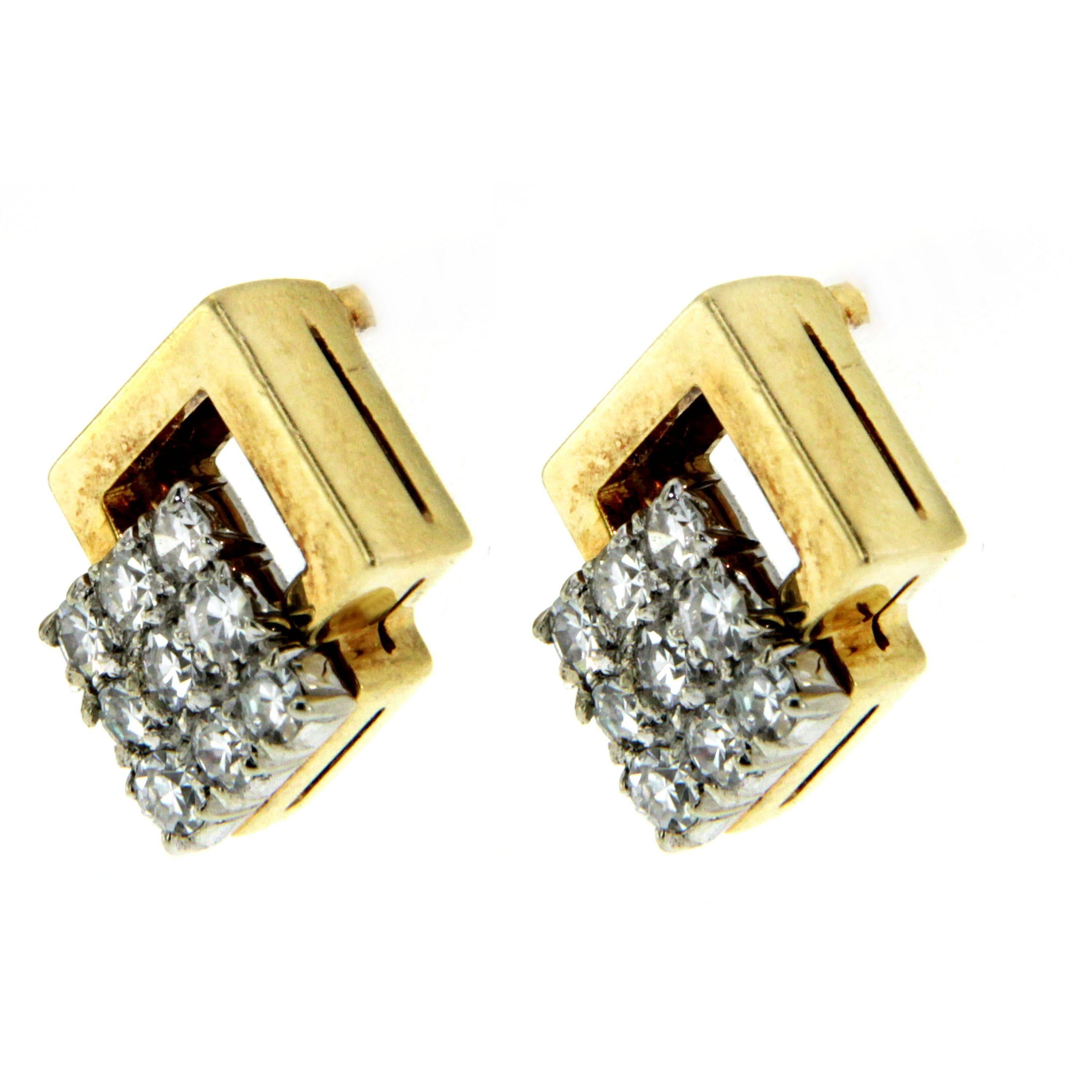 Fashion and smart these pair of earrings for sale, mounted in white and yellow 18k gold (stamped 750) set with 0,60 carat of sparkling diamonds tot. graded H color VS1
They featuring two overlapping squares, stud screw.

Made in Italy stamped