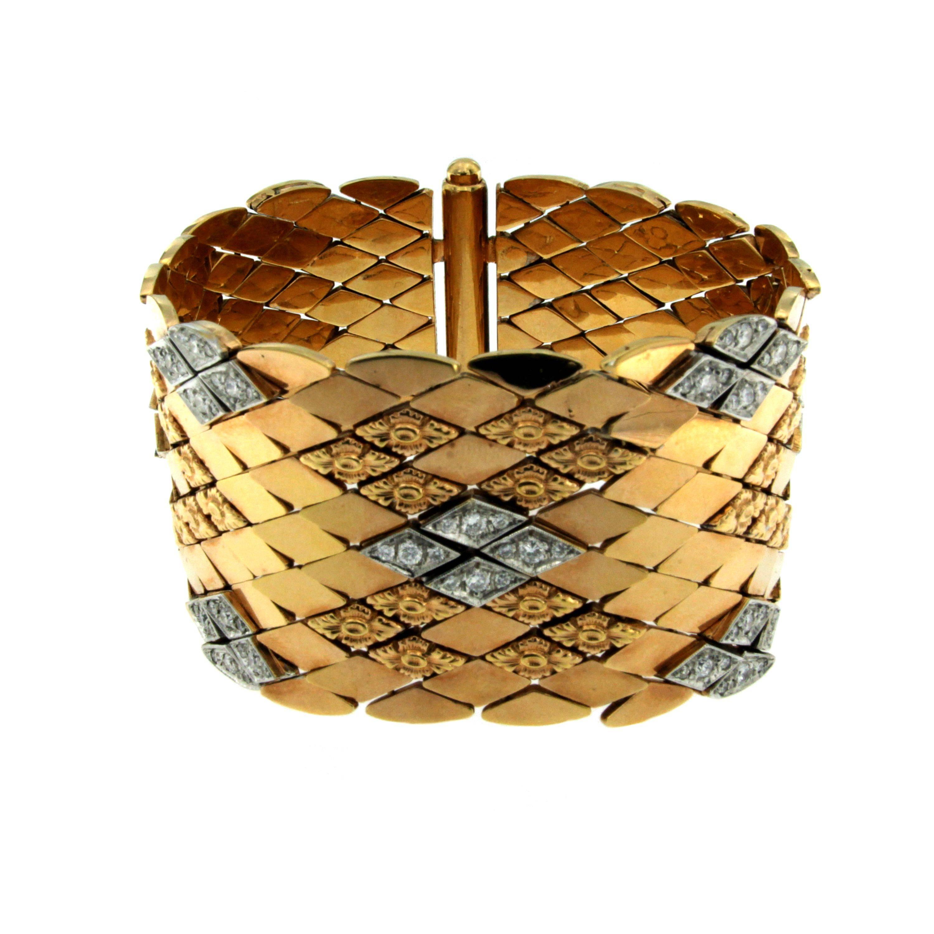 A Stunning bracelet, all handmade in solid 18k yellow gold (marked 750) Made in Italy marked 17VI circa 1940'
It is in excellent condition, you can immediately see the indistinguishable design of Retro era.

The bracelet is set in rhombus motif