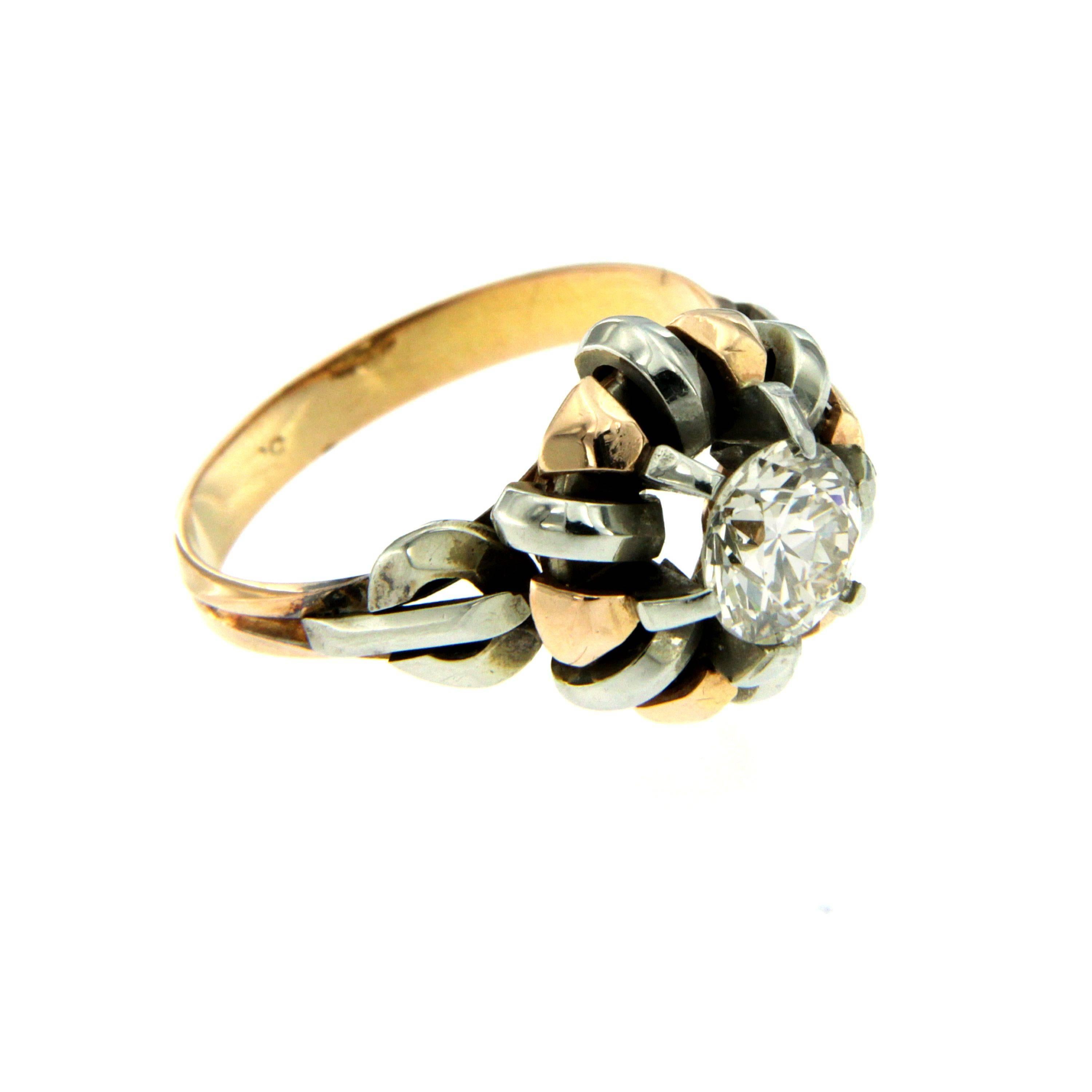 Nice and Elegant ring made of 18k rose and white 18k Gold, made in Italy circa 1950, very suitable for everyday use.

It is set with one exceptional old mine cut Diamond of 0,92 carat Graded H color Vvs really notable the perfect cut of the