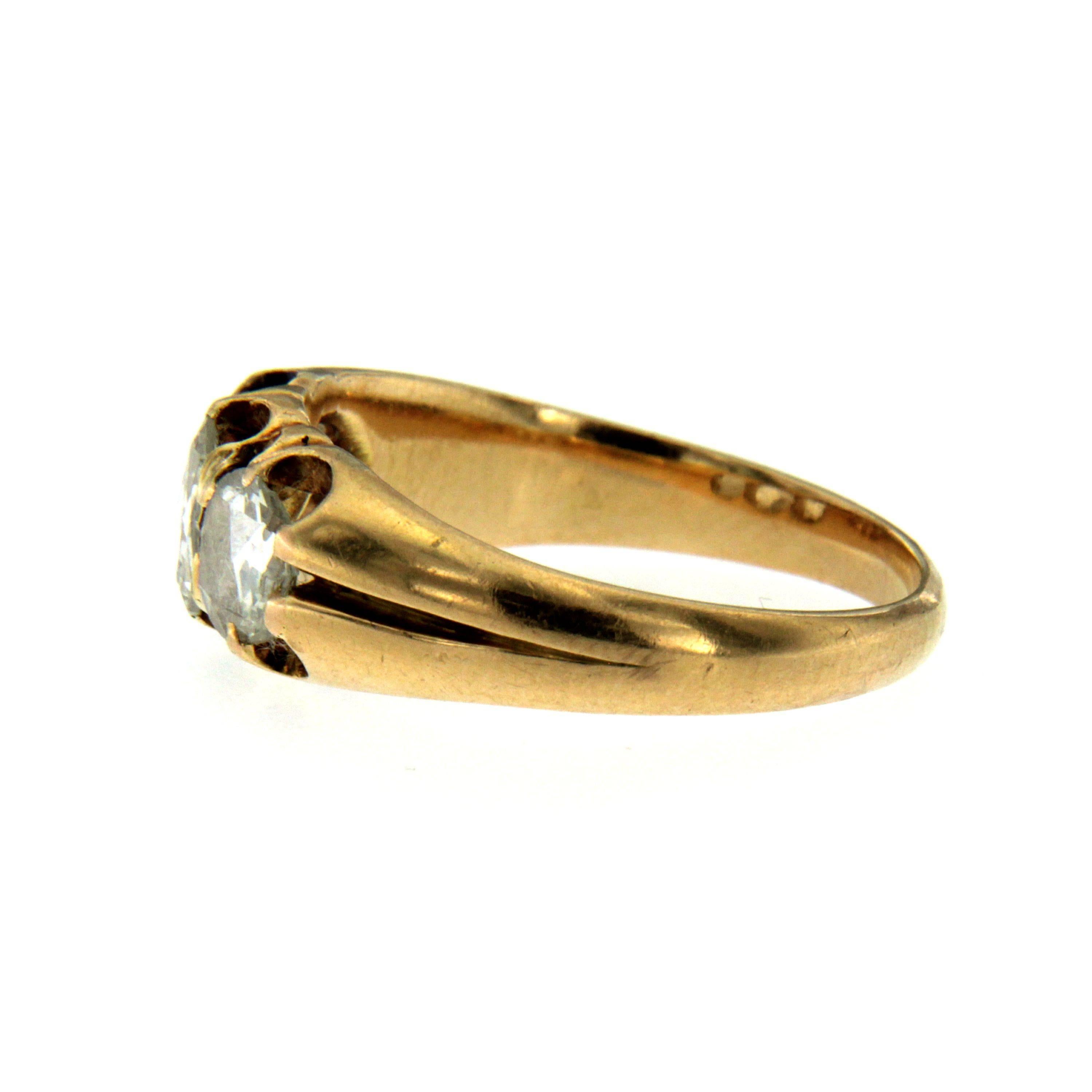 Victorian Diamond Gold Three-Stone Ring In Good Condition In Napoli, Italy