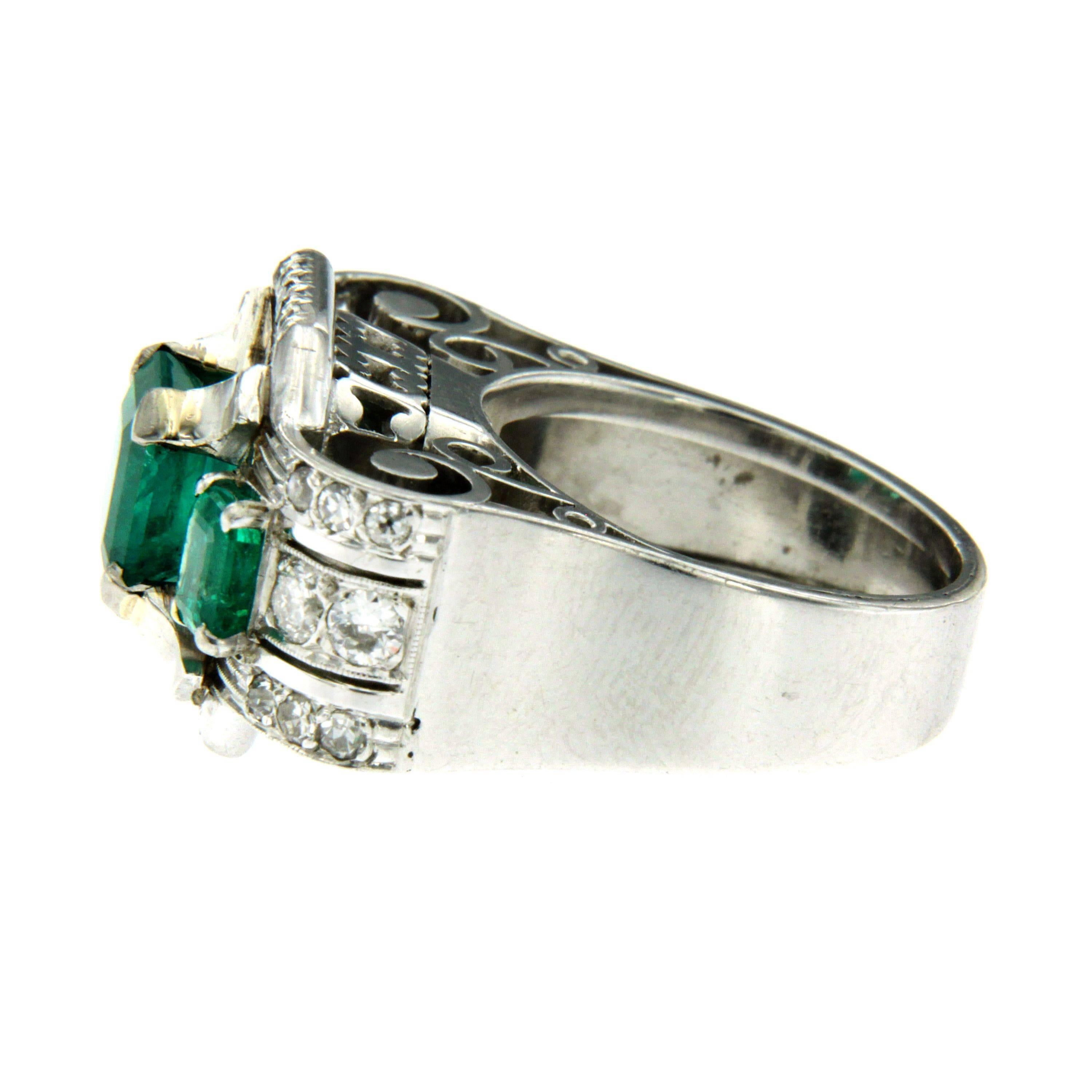 Art Deco Emerald Diamond Platinum Ring In Good Condition In Napoli, Italy