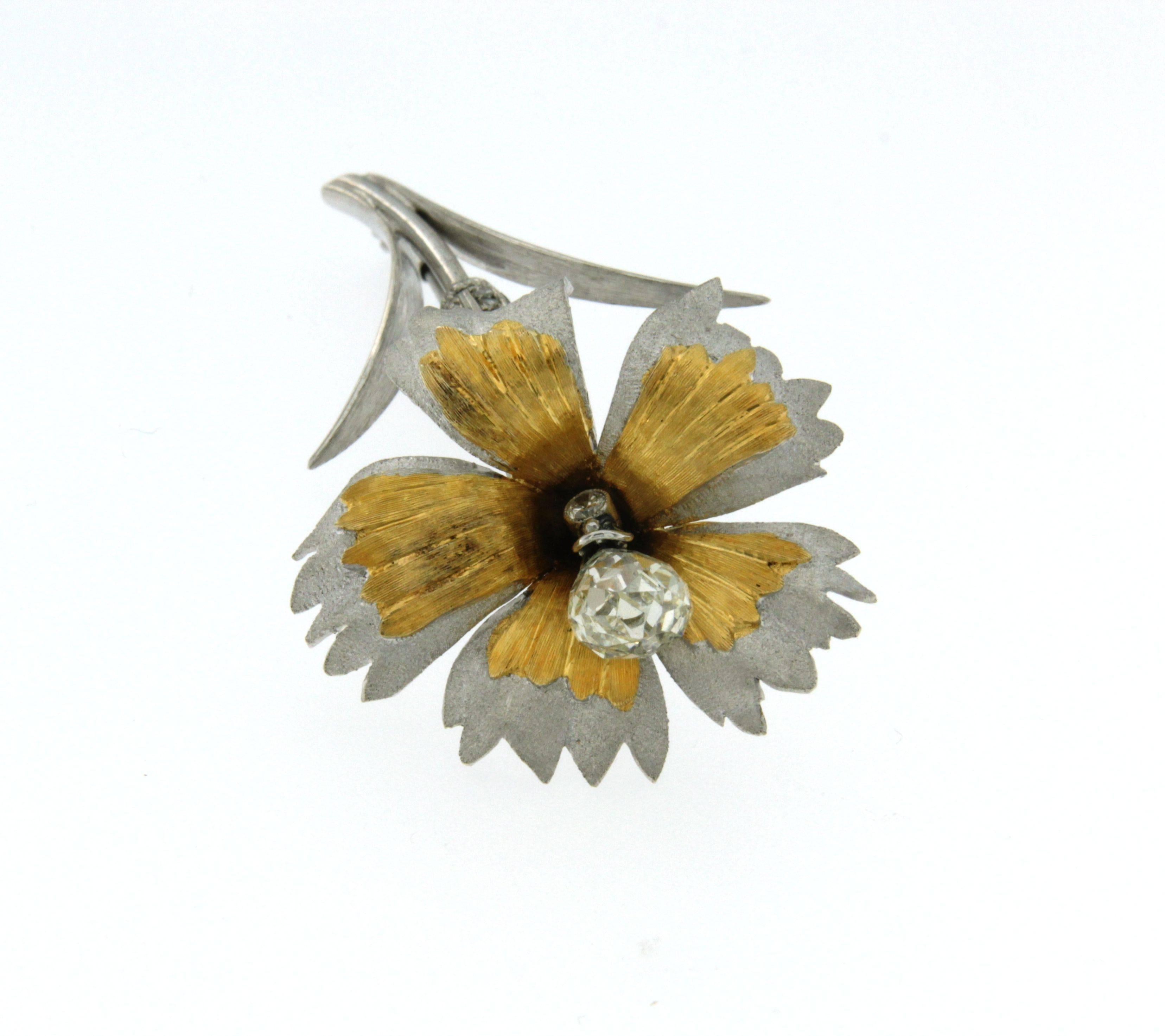 An absolutely stunning floral brooch handcrafted in 18K Yellow and White Gold set with a unique Briolette cut Diamond of 3 carat, graded G Color Vvs1
Same manufacture and age of the very famous old Buccellati
Made in Italy - circa