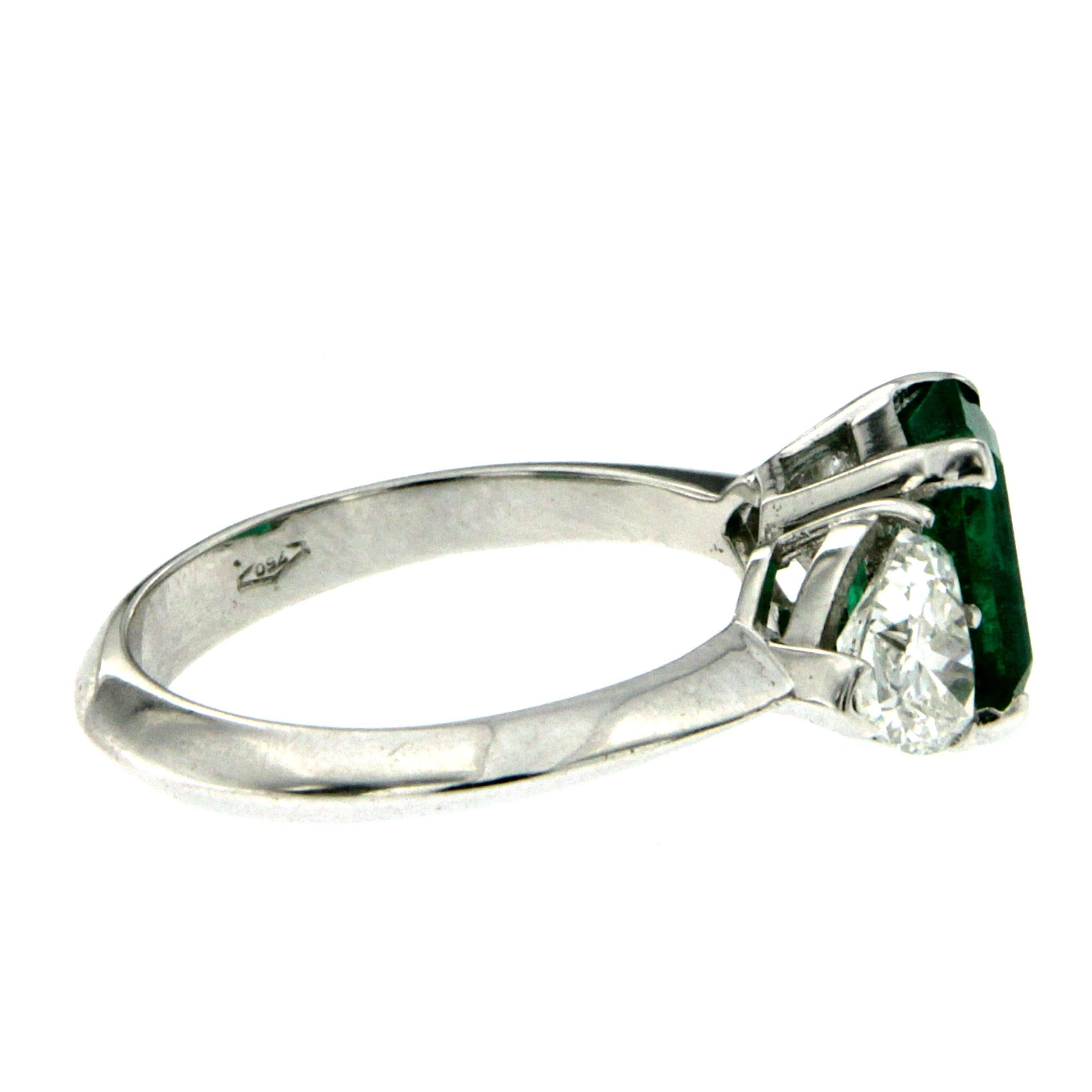  Colombian Emerald Diamond Gold Ring In Excellent Condition In Napoli, Italy