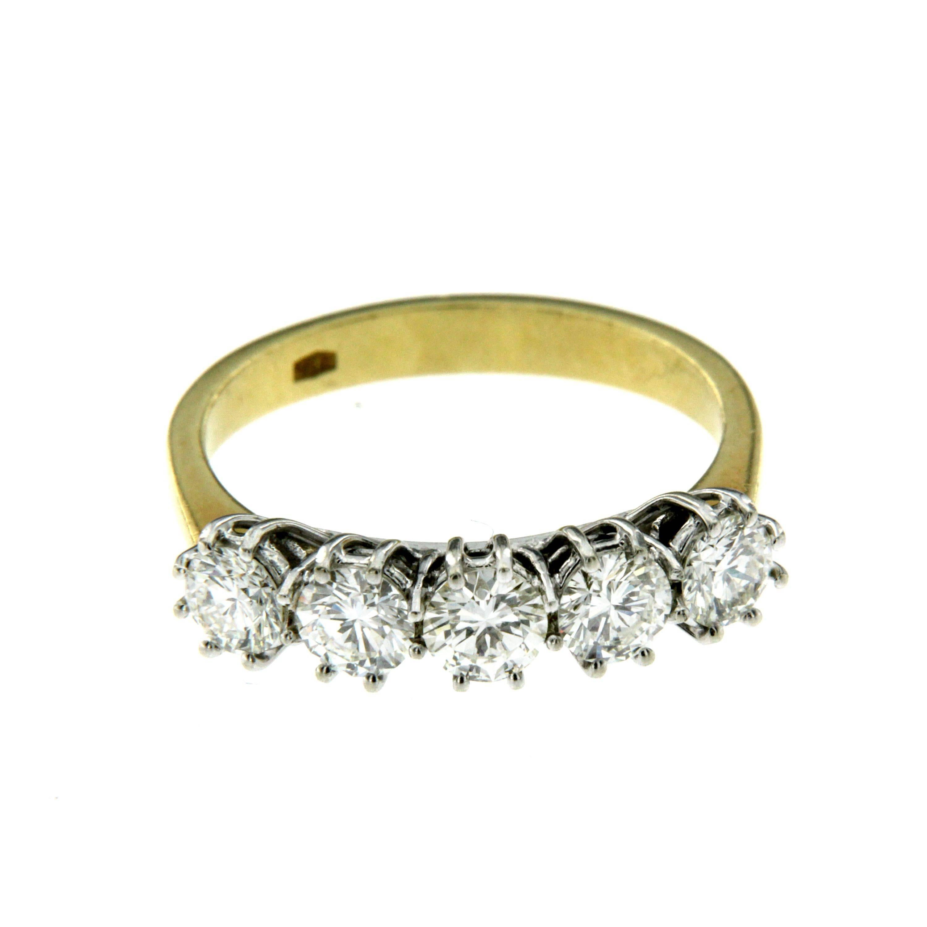 Diamond and 18k Gold Five Stone Ring In Excellent Condition In Napoli, Italy