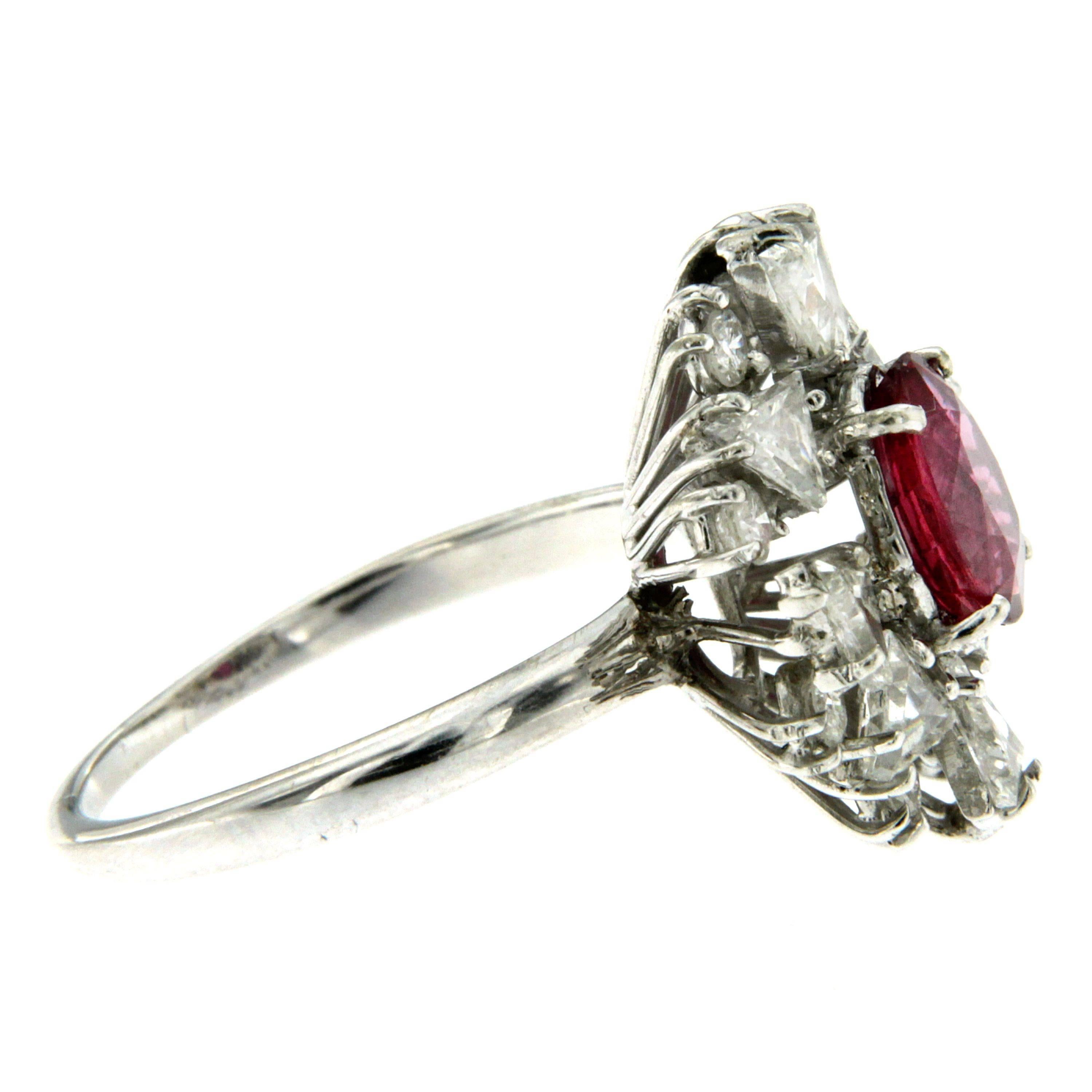 1.55 Carat AGL Cert Ruby Diamond Gold Cluster Ring In Excellent Condition In Napoli, Italy