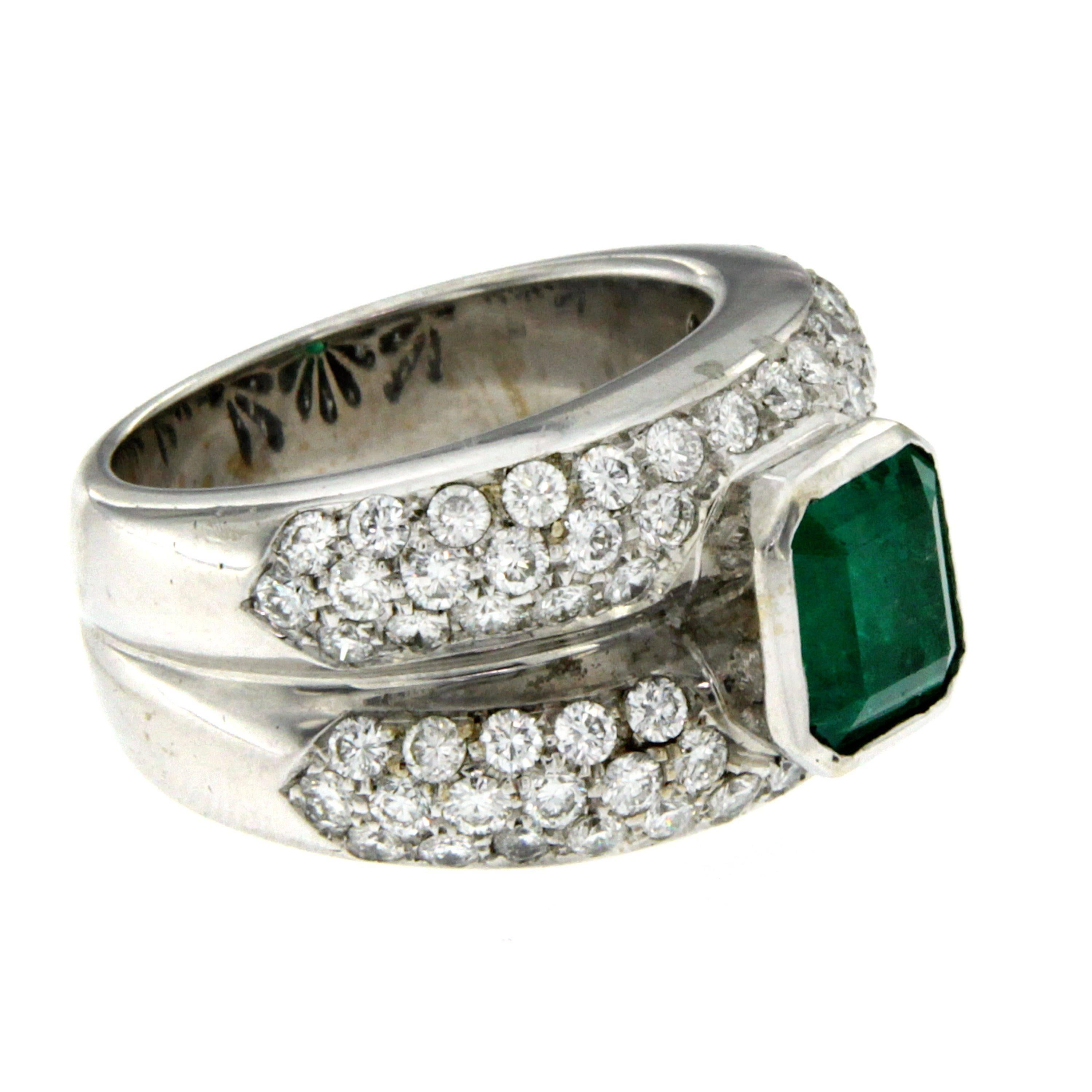 2.50 Carat Colombian Emerald Diamond Gold Ring In Excellent Condition In Napoli, Italy