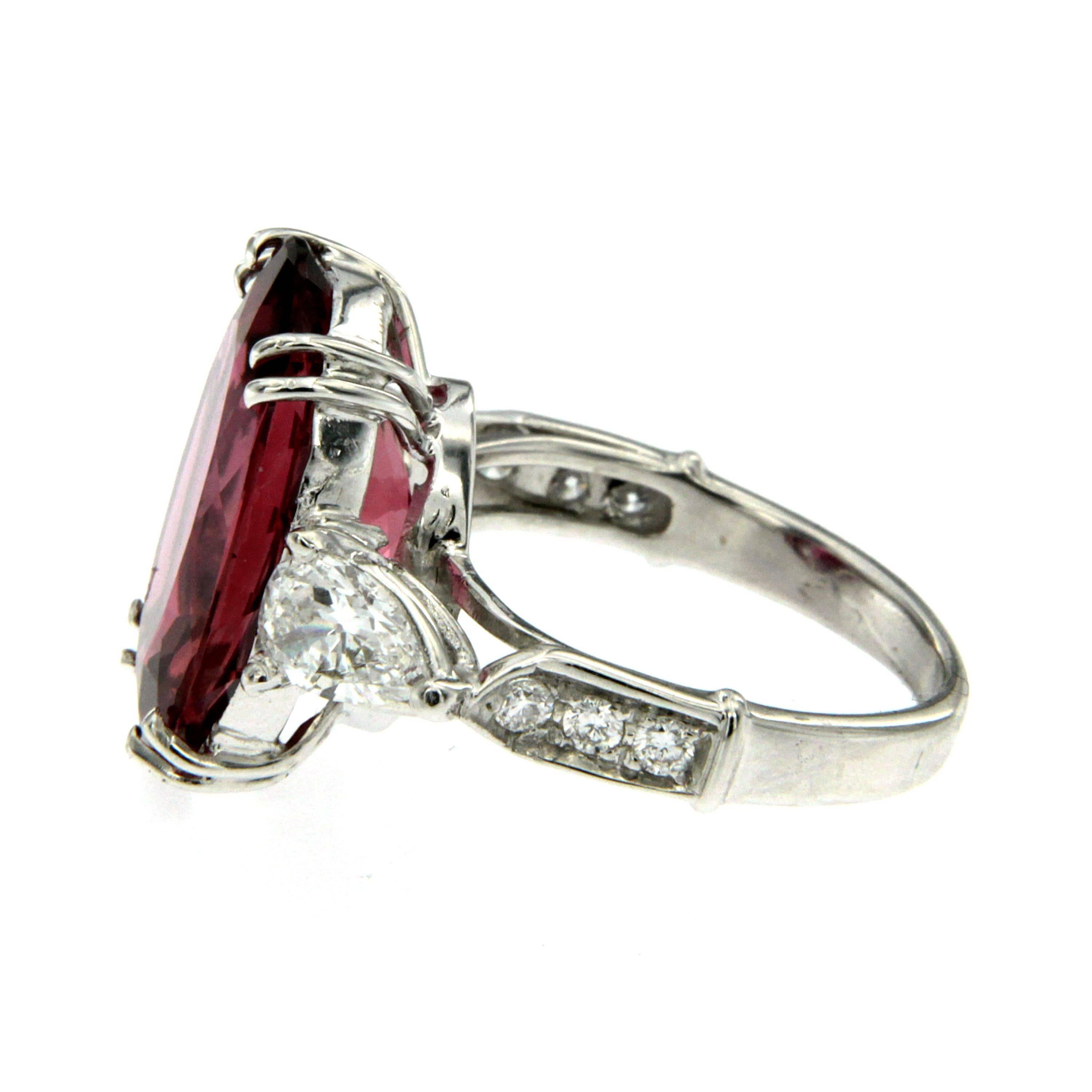 7.20 Carat Rubellite Red Tourmaline Diamond Gold Ring In Excellent Condition In Napoli, Italy