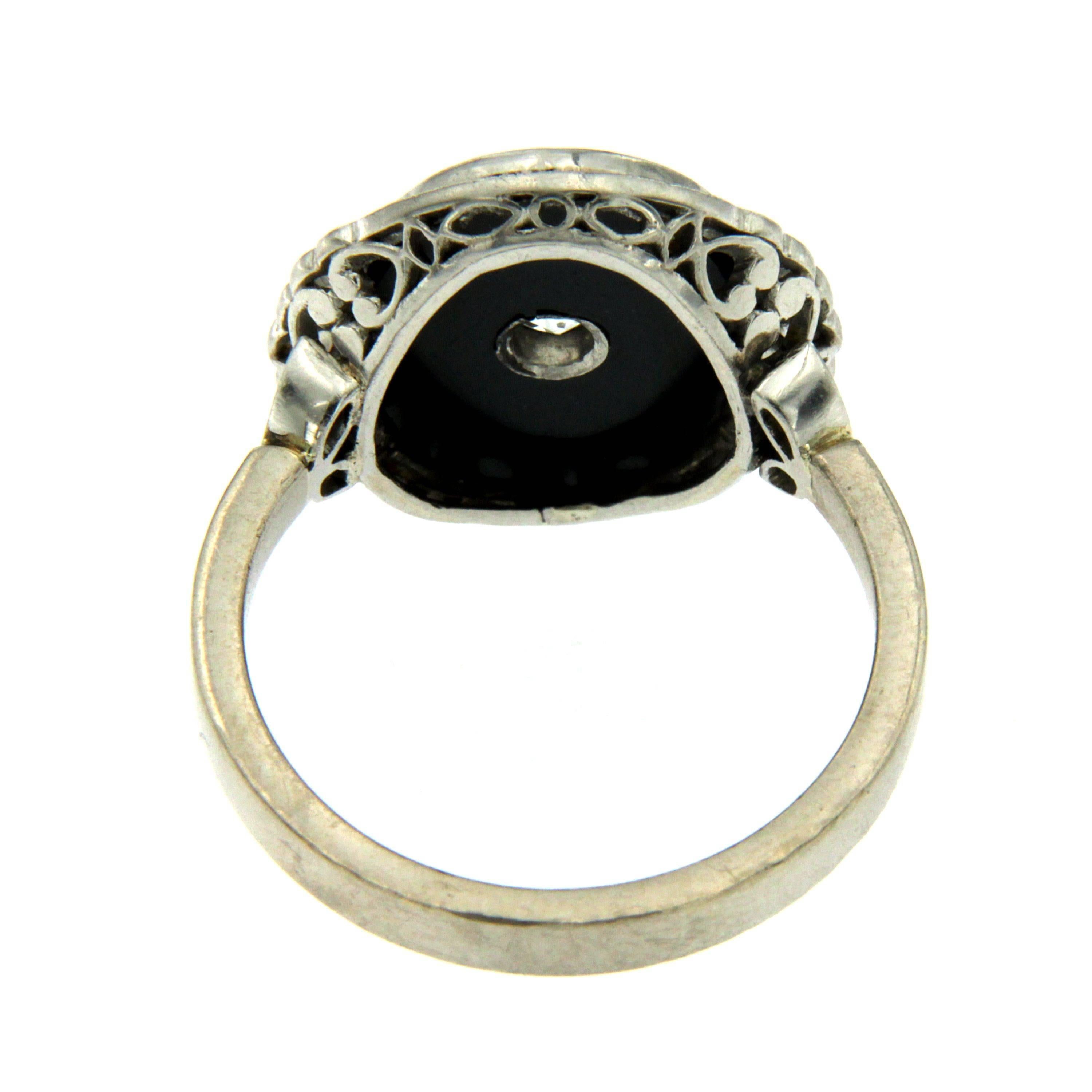 Art deco Onyx Diamond  Gold Ring In Excellent Condition In Napoli, Italy