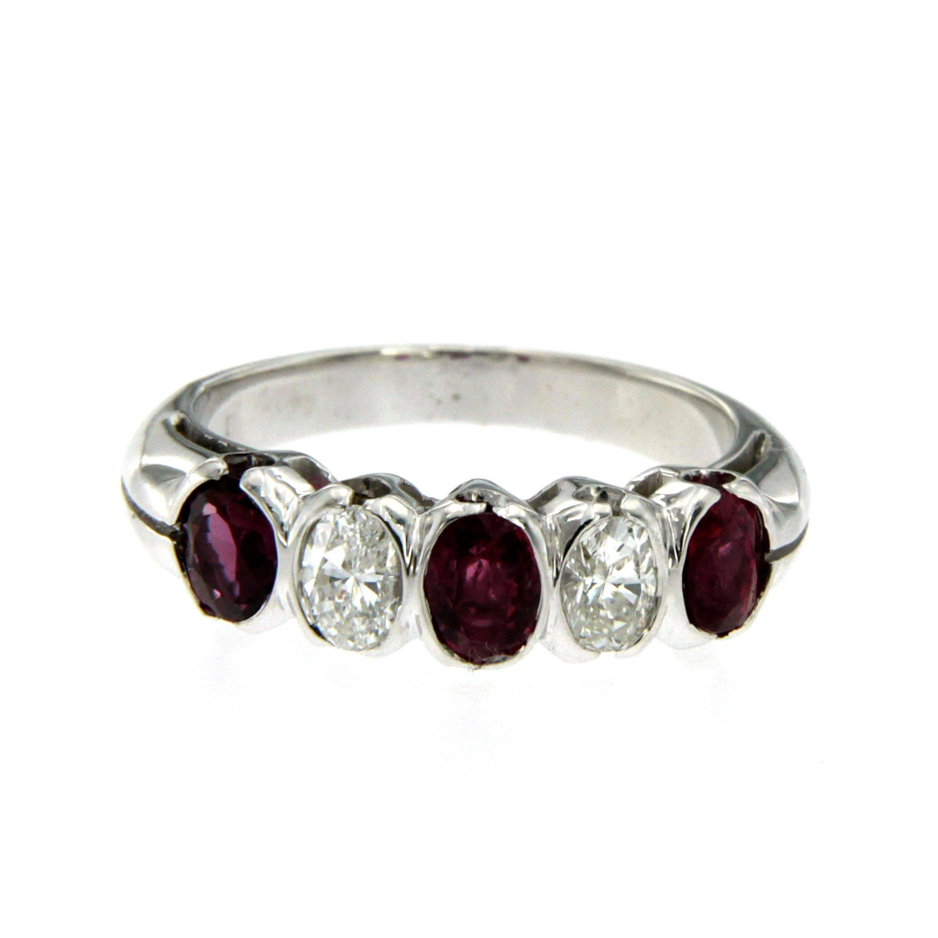 A very fine and impressive diamond band ring fashioned in 18 kt white gold featuring gorgeous alternating oval set diamonds and rubies. 
2 diamonds: approximate total weight of 0.50 ct. Color: G, Clarity: VS1
3 rubies: approximate total weight of