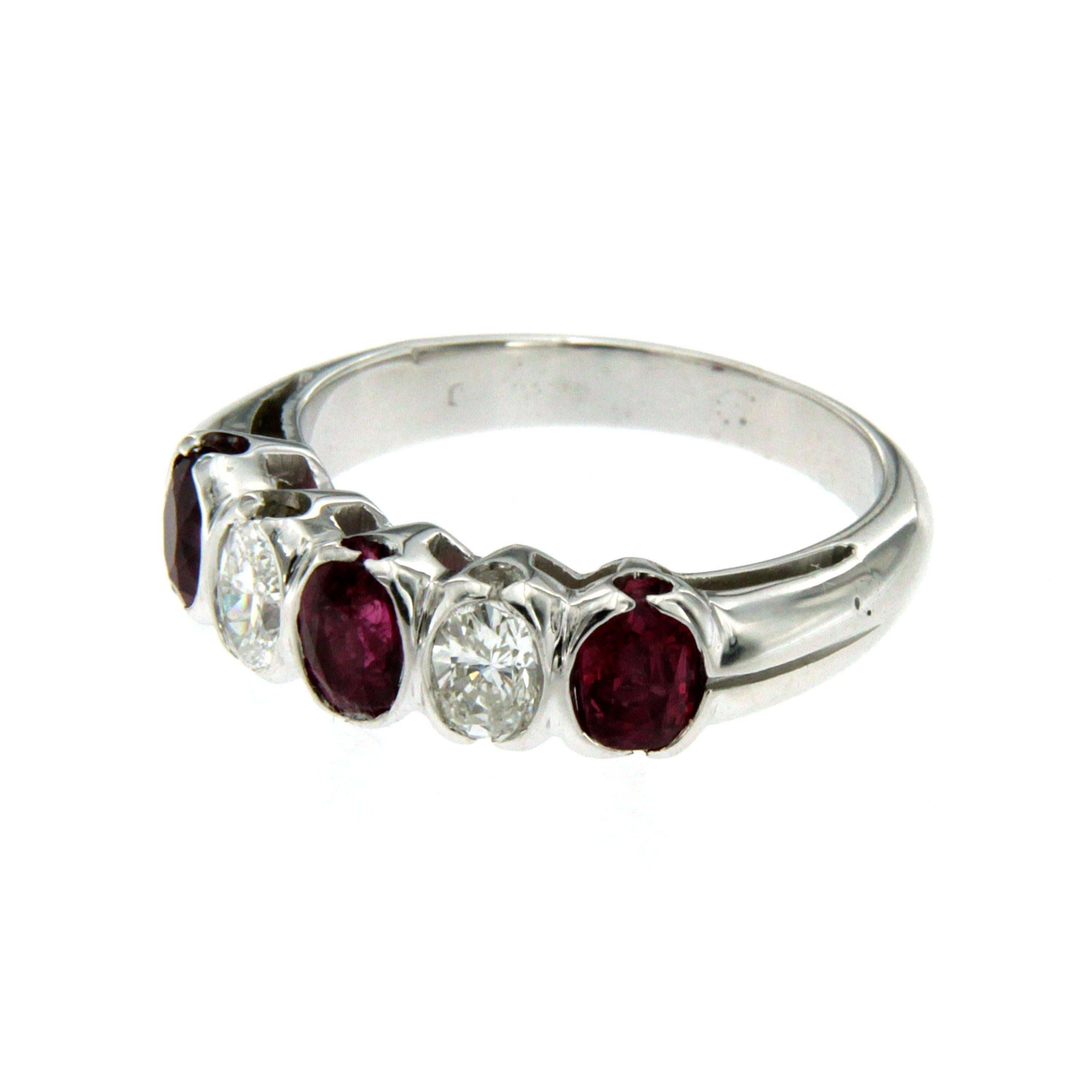 Estate Ruby Diamond Gold Five Stone Ring In Excellent Condition In Napoli, Italy
