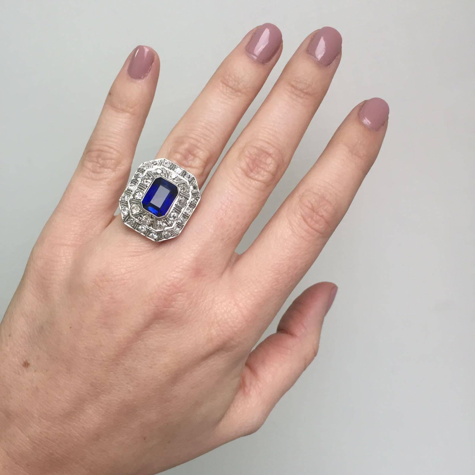 Women's Retro Verneuil Diamonds Gold Ring
