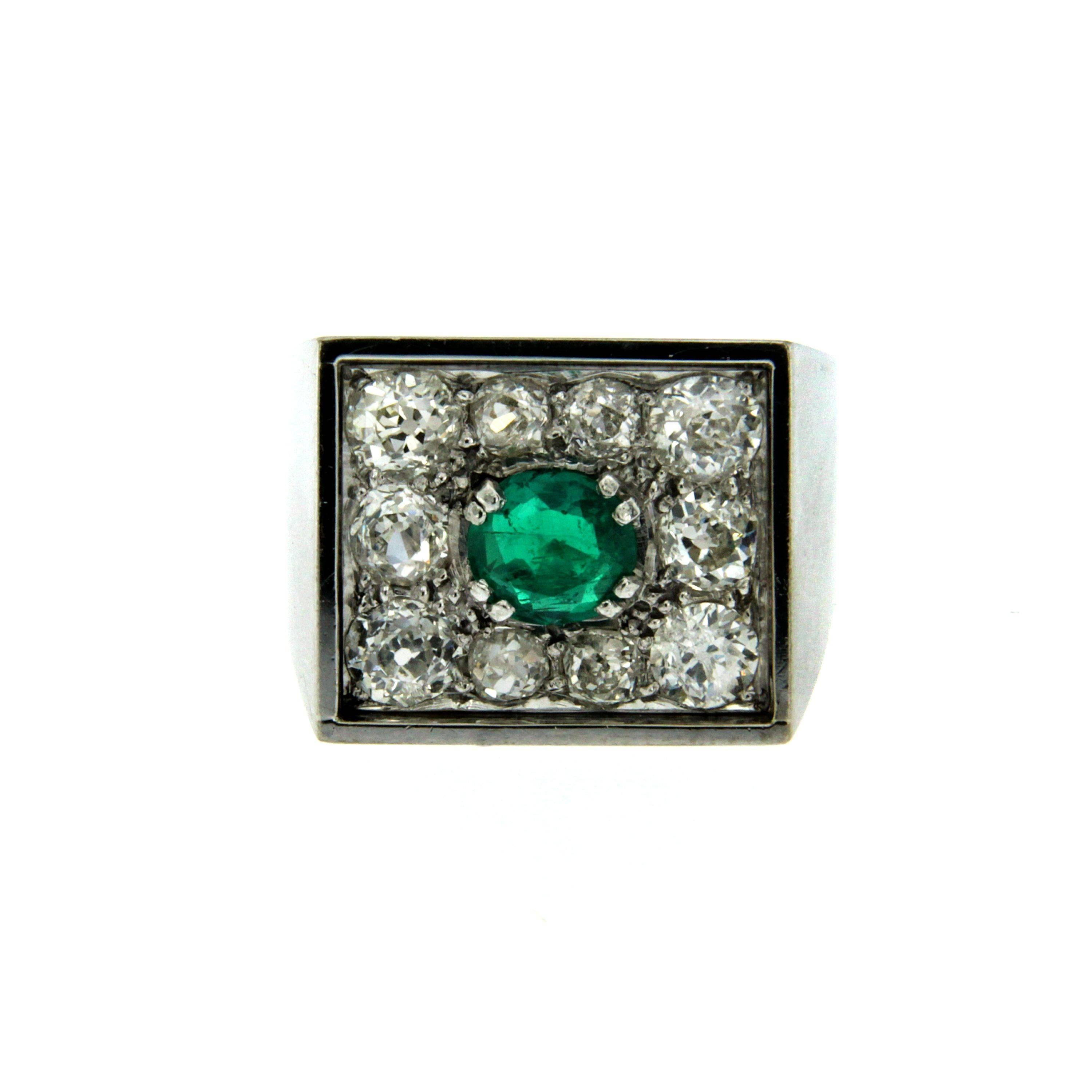 A diamond band ring set in Platinum. Origin England (signed and stamped inside the band)

The top of this ring is covered with a central of approx. 1.00 carat Colombian Emerald free of clarity enhancement and free of any treatment as oil or resin,