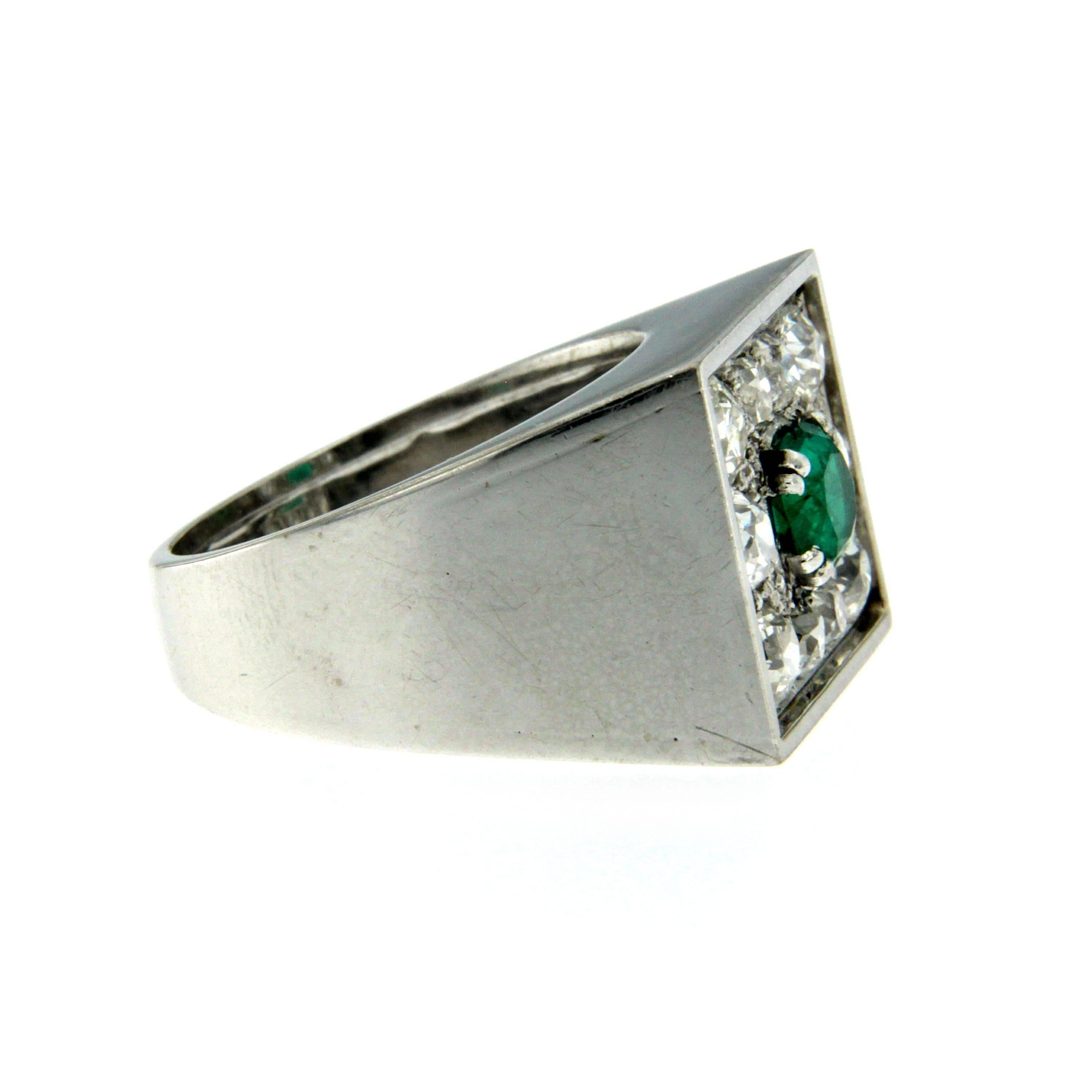Art Deco Colombian Emerald Diamond Platinum Ring In Excellent Condition In Napoli, Italy