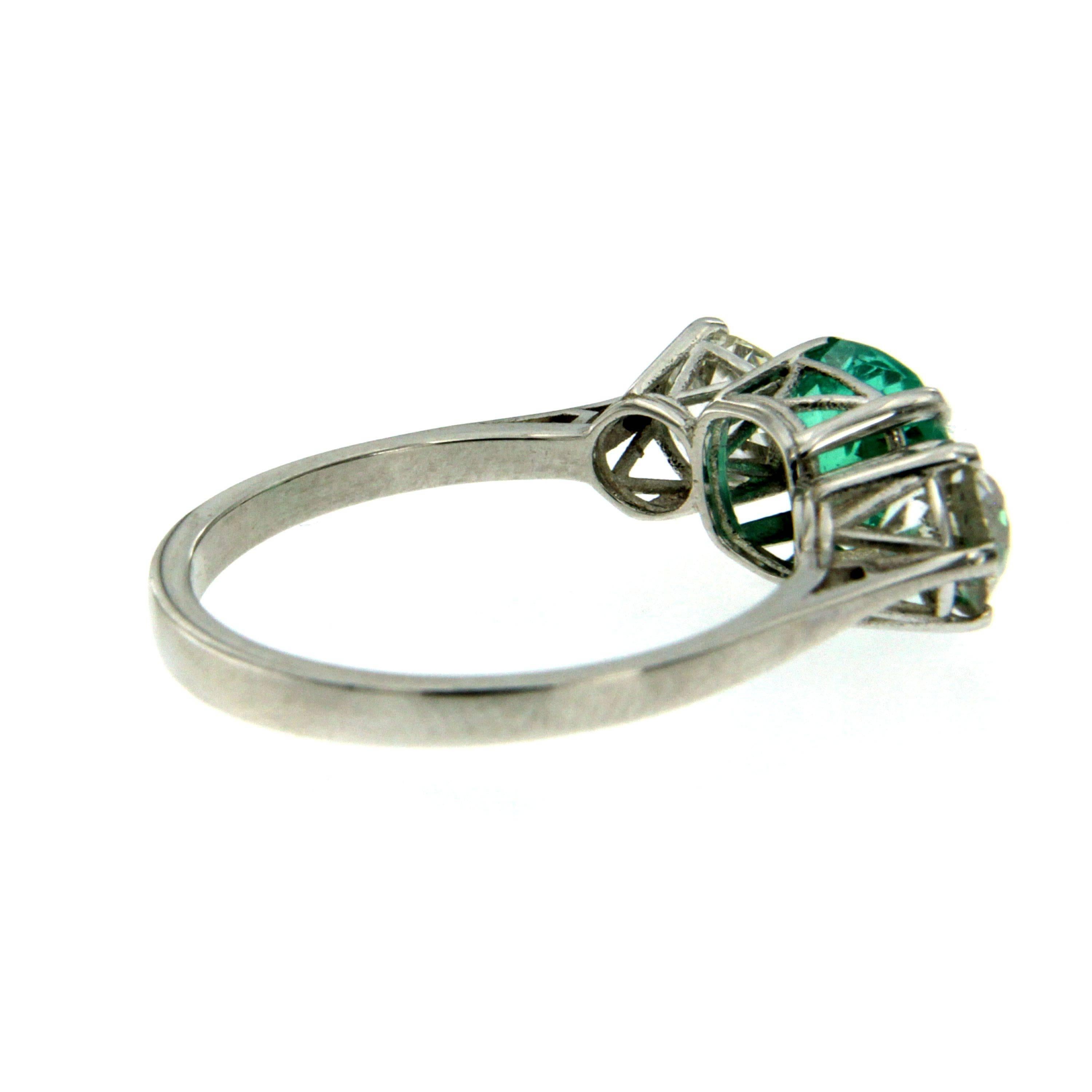 Natural Unenhanced Colombian emerald and diamond Platinum ring, circa 1930. In Excellent Condition In Napoli, Italy