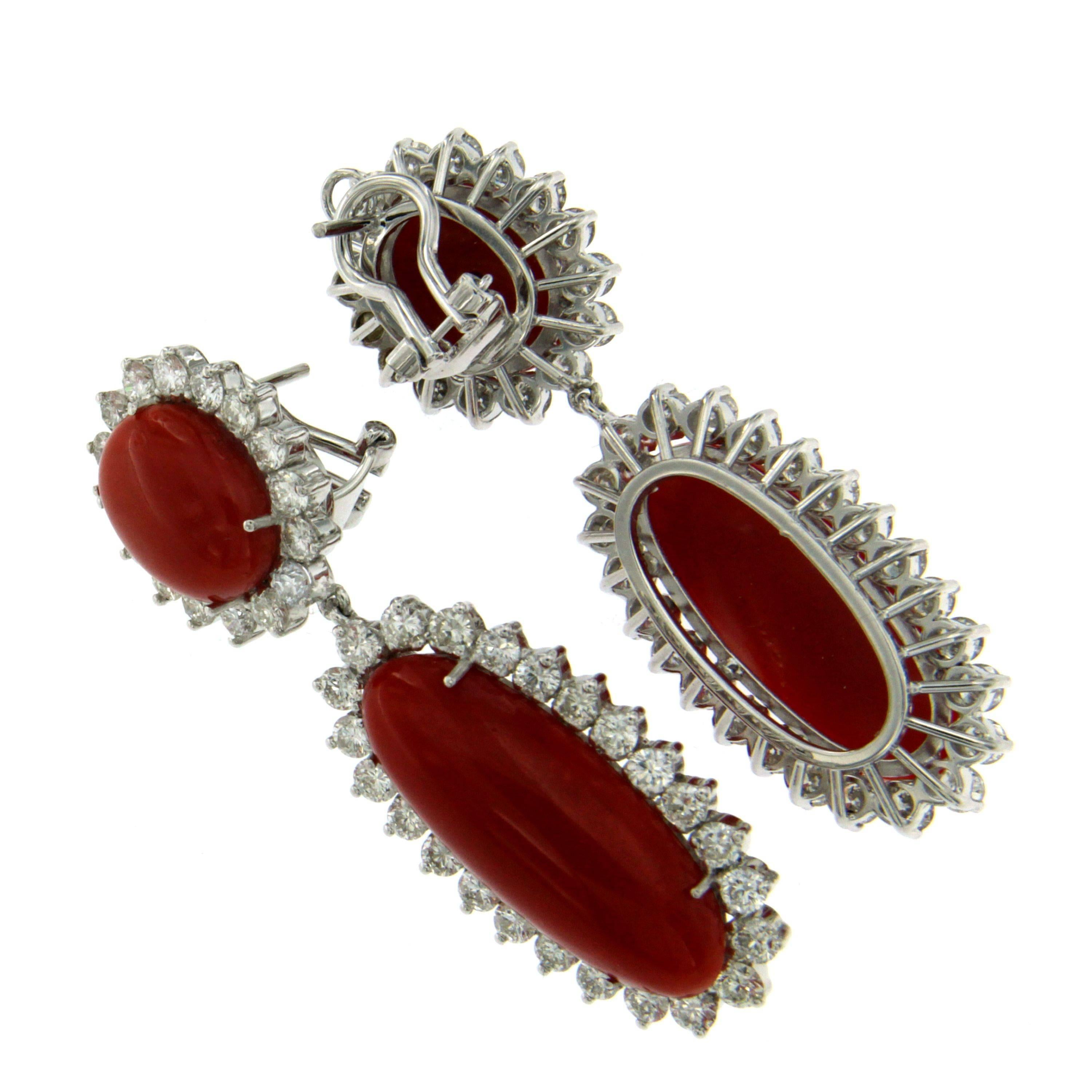 Fabulous pair of Dangle Drop earrings each of them set with 2 Aka Japanese Coral measuring approx. 25.2 x 11.5 mm; 12.4 x 9.9 mm; surrounded by 40 round brilliant cut Diamonds approx 2.83 cts G color VVs. Circa 1970

CONDITION: Pre-owned - Excellent