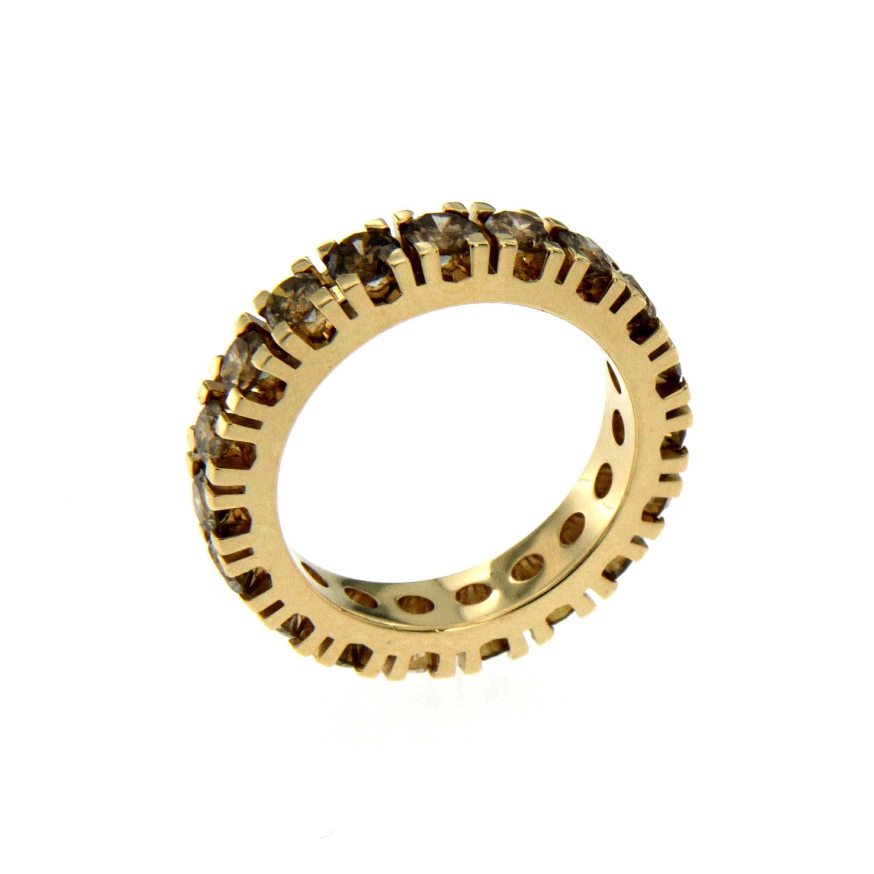This timeless elegant brown diamond eternity ring is set with brown diamonds weighing approx. 2.60 carats, handmade in 18k yellow gold. Its simple designs makes it the perfect everyday ring for any jewellery lover. 

CONDITION: Brand New 
METAL: 18k