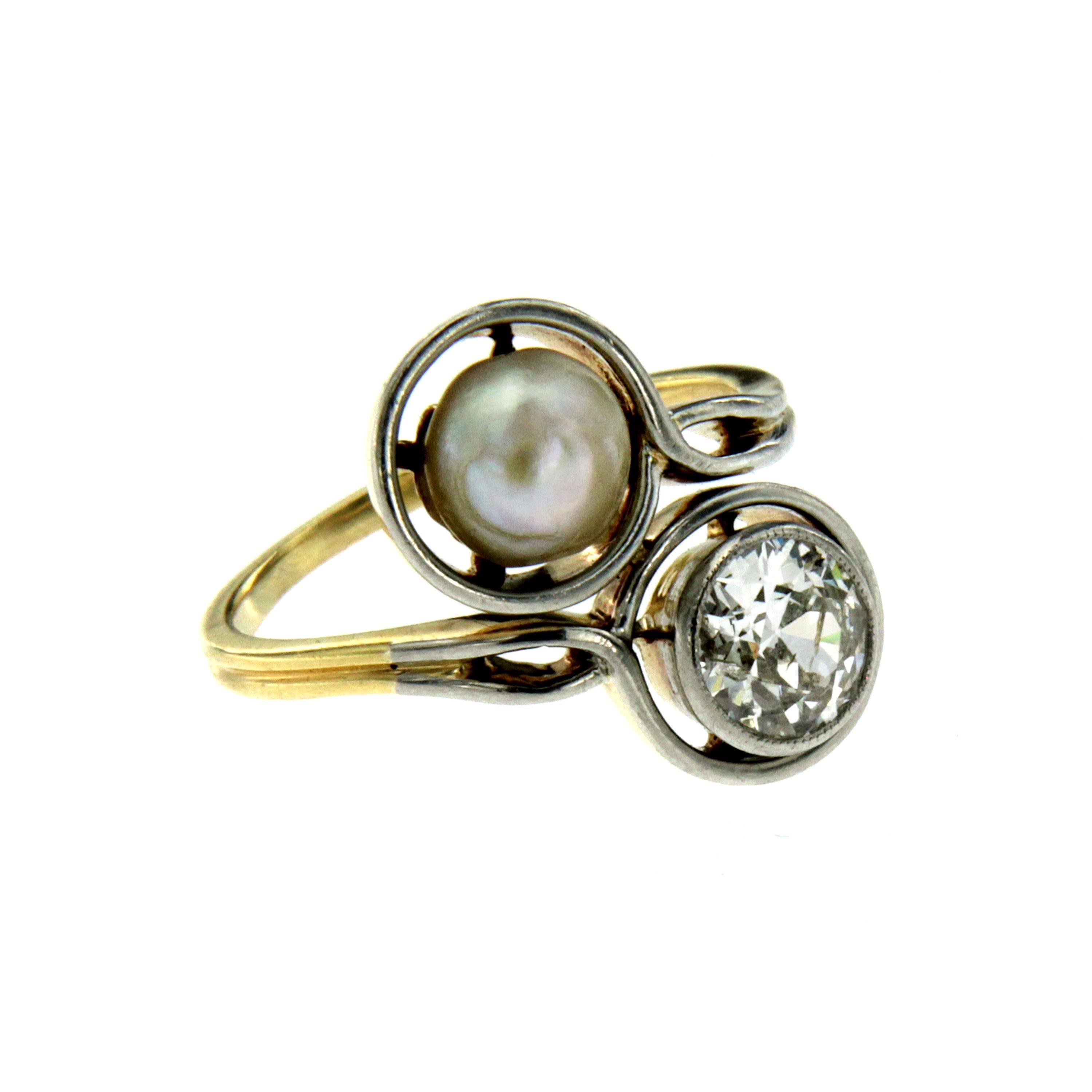 A beautiful 18k gold and Platinum 'Vous et Moi' ring set with an old mine cut diamond weighing approx. 1.00 cts H-I color Vs and a natural pearl. Circa 1930

CONDITION: Pre-owned - Excellent 
METAL: 18k Gold and Platinum
GEM STONE: Diamond 1.00