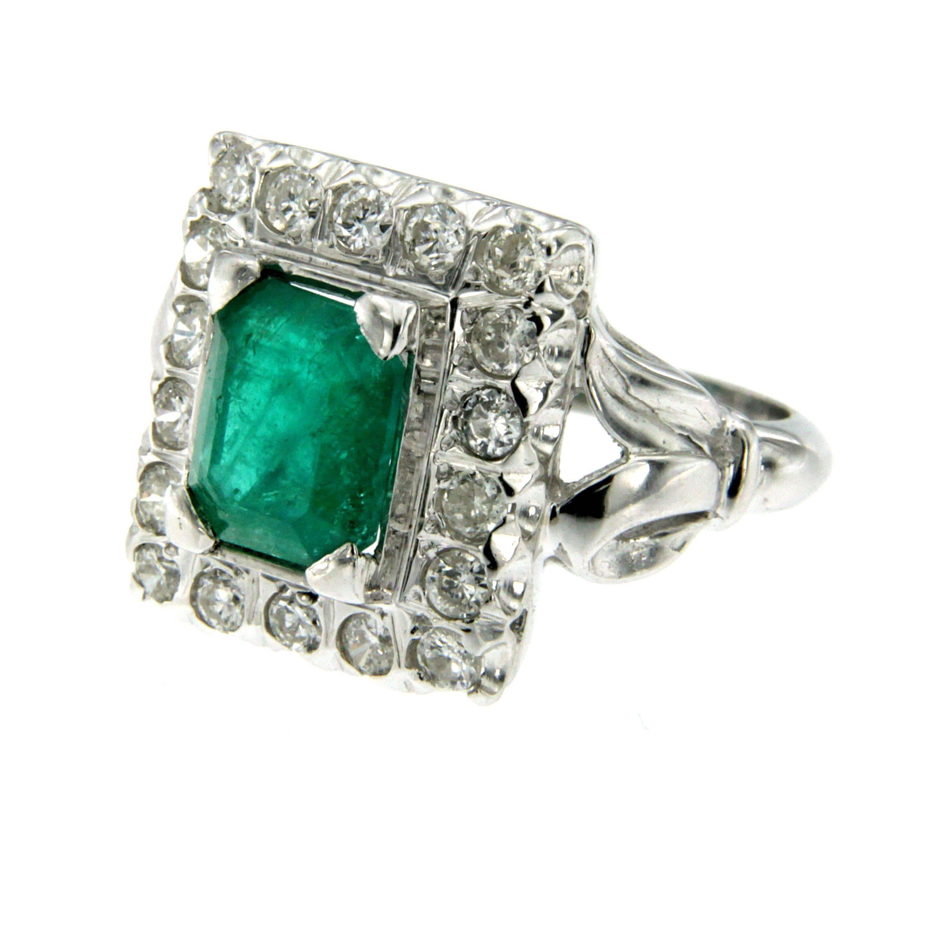 A beautiful 18k white gold mount showcasing an emerald-cut Colombian Emerald weighing approx. 2.20 carats, framed by 18 fine quality, round brilliant-cut diamonds weighing 0.90 cts graded G color and VS clarity.
Circa 1950

CONDITION: Pre-owned -