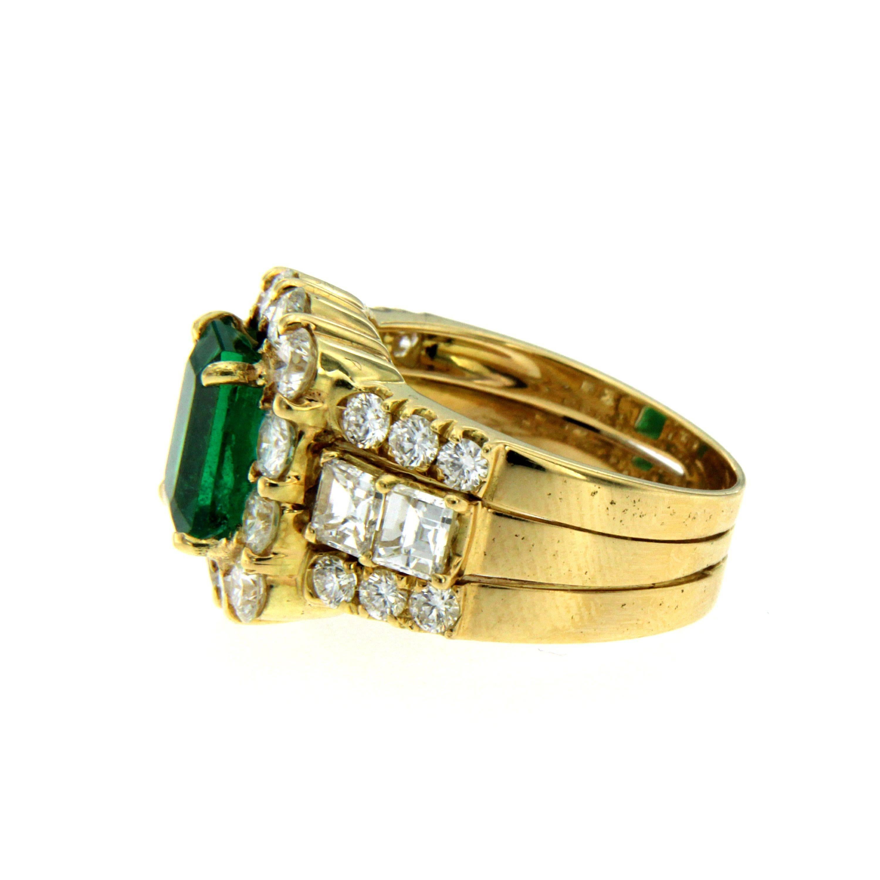 Natural 2.80 Carat Colombian Emerald Diamond Gold Ring In Excellent Condition In Napoli, Italy