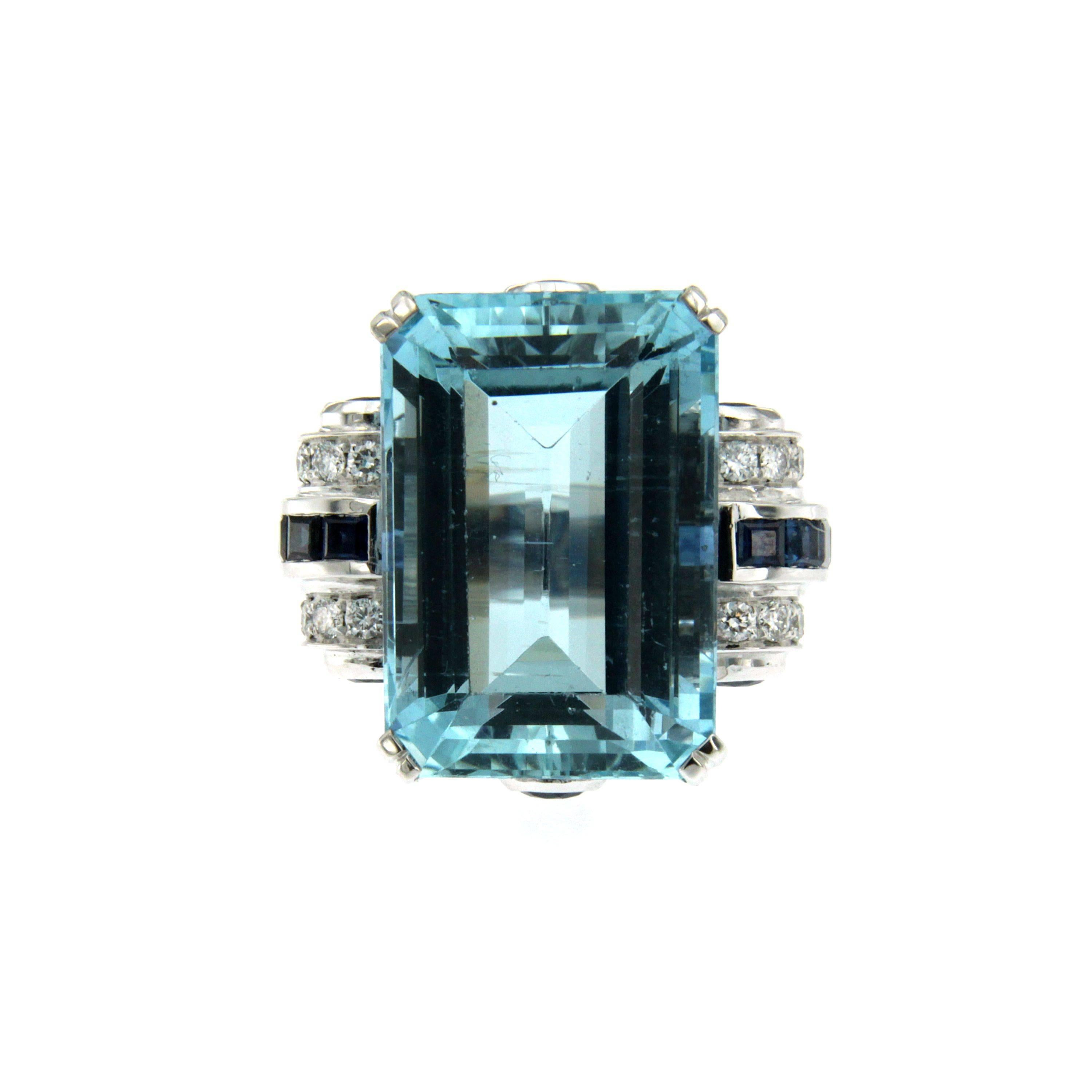 Sensational Aquamarine Ring mounted in 18k white gold set with a rare natural Aquamarine of 26.45 carat 22.09 x 15.26 mm and  surrounded by approx. 1.90 carat of fine square cut sapphires, 2.20 cts of round cut sapphires and 0,40 ct round brilliant