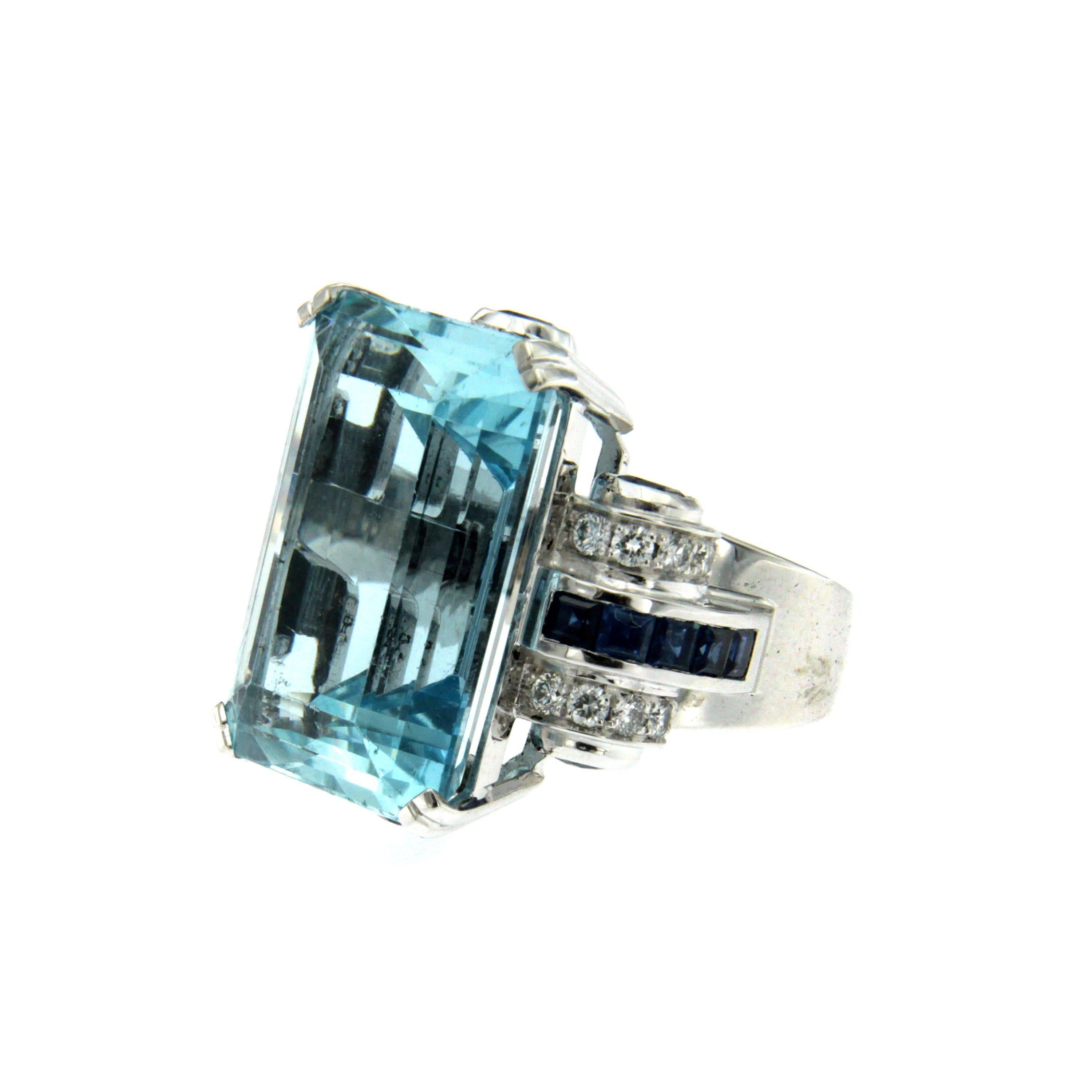 Round Cut 26.45 Carat Aquamarine Sapphire Diamond Gold Ring