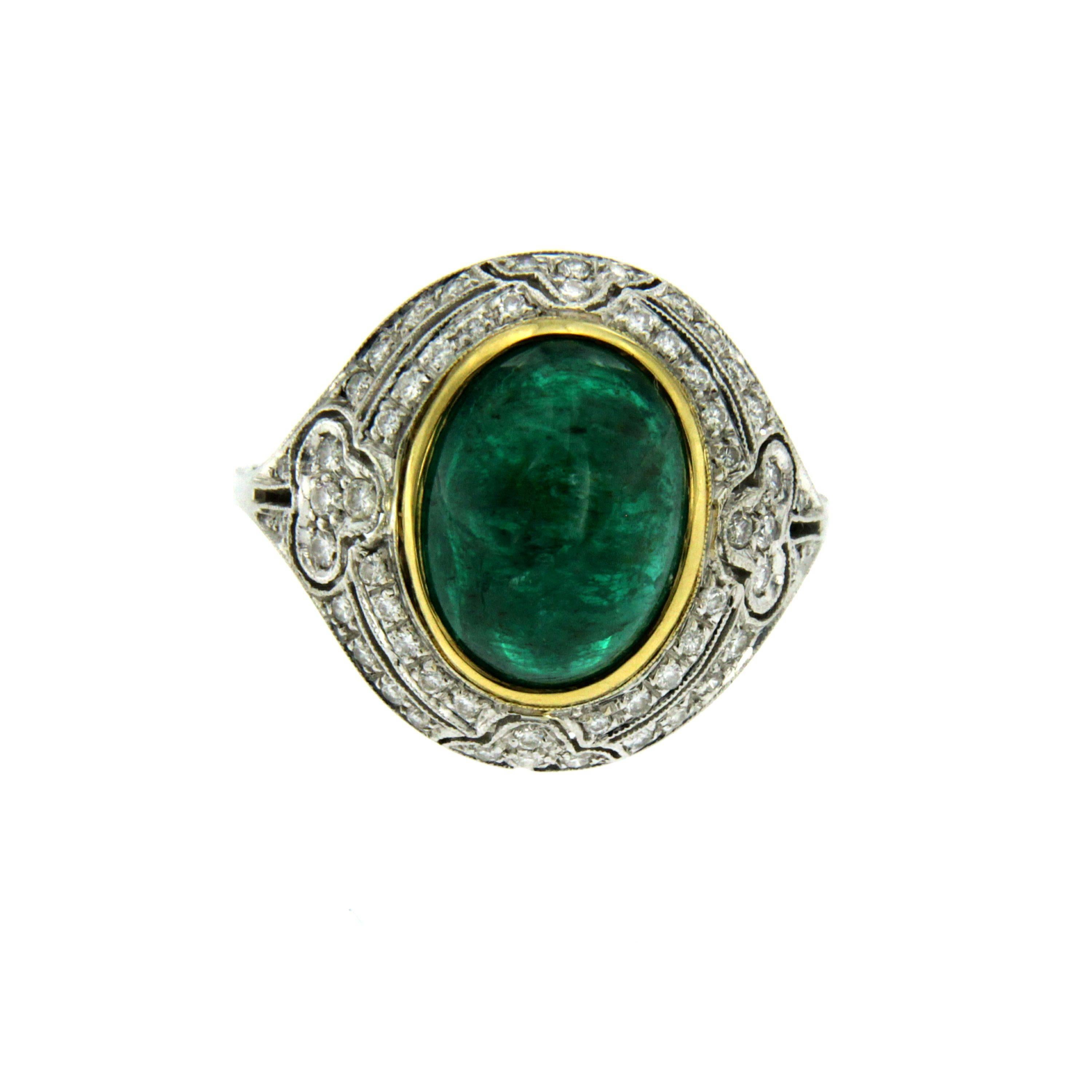 Unusual and beautiful cocktail ring dated 1940, handmade in 18k white and yellow Gold showcasing an exceptional Natural cabochon Emerald in the center, of great quality, weighing approx. 4.50 carat and surrounded by 0,70 carat of round brilliant-cut