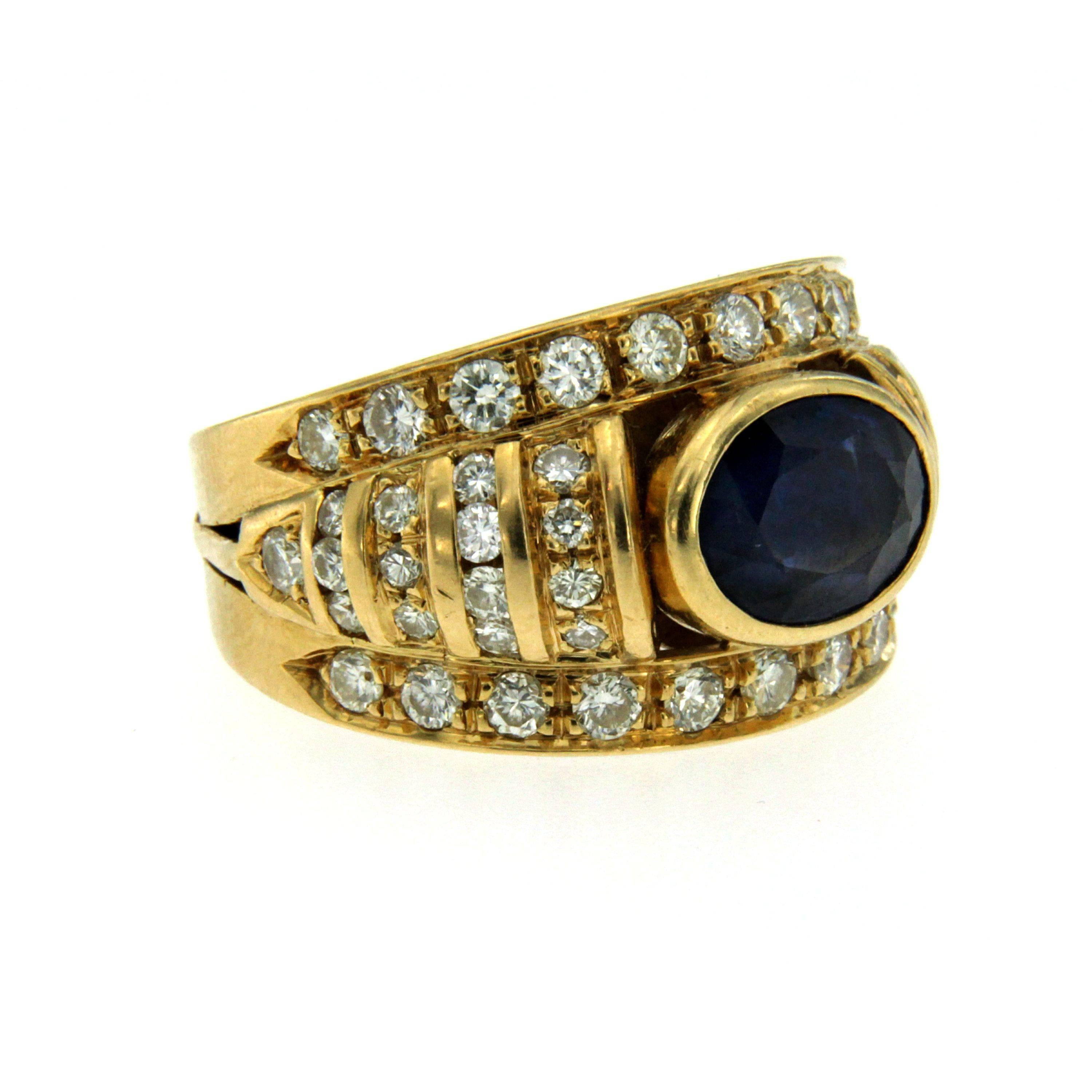 Beautiful cocktail ring handmade in 18k yellow Gold showcasing a Natural Sapphire in the center weighing approx. 3.00 carat and surrounded by 2.00 carat of round brilliant-cut diamonds graded G color. Circa 1950

CONDITION: Pre-owned - Excellent