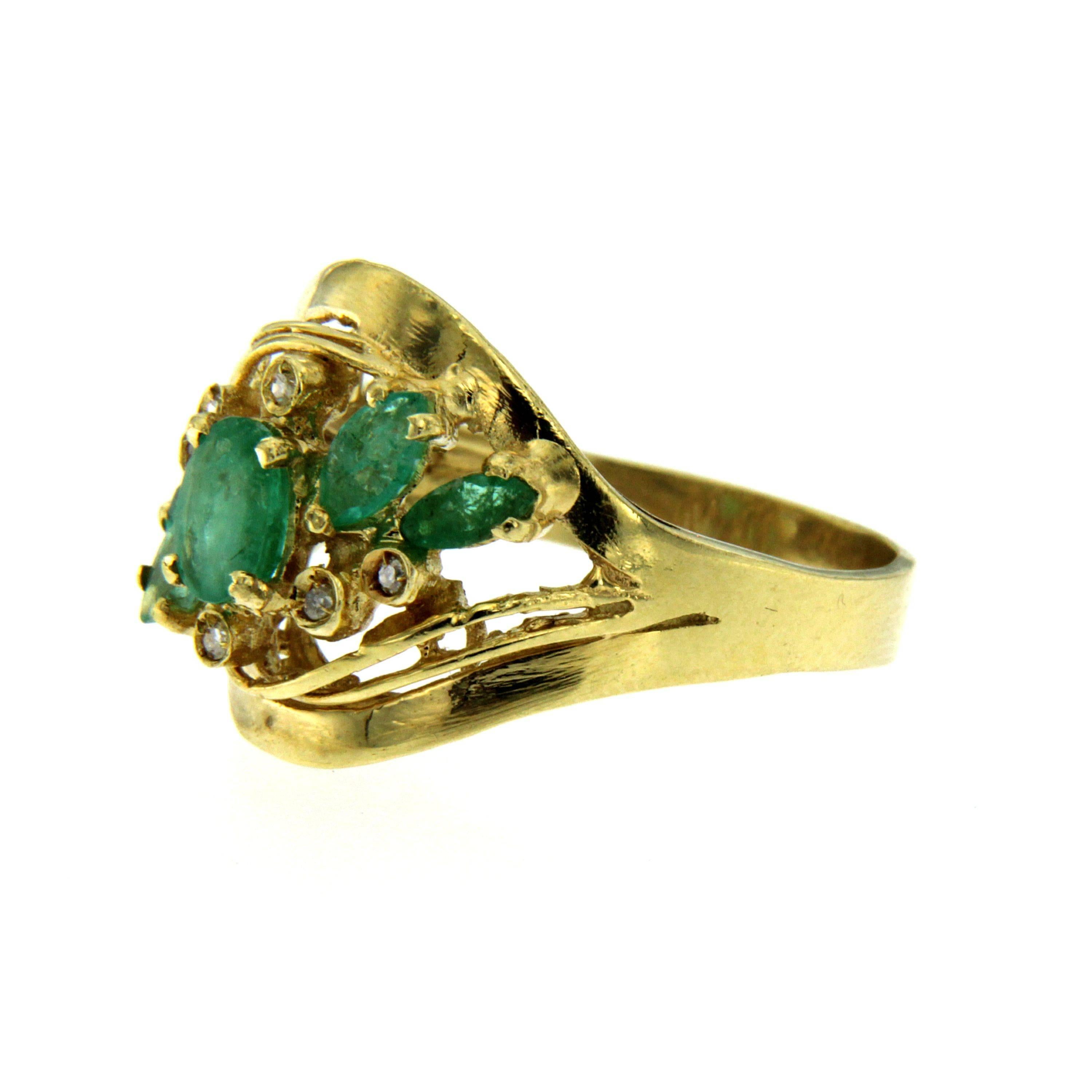 Retro Emerald Diamond Gold Ring In Excellent Condition In Napoli, Italy