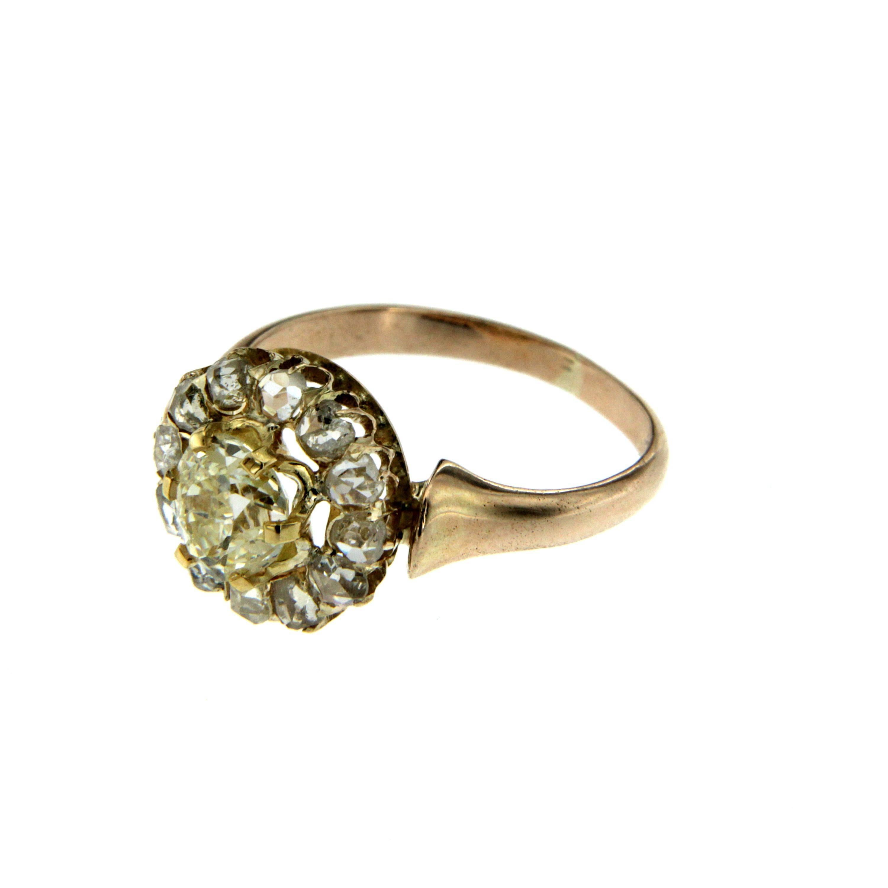 Victorian Diamond Gold Cluster Ring In Excellent Condition In Napoli, Italy