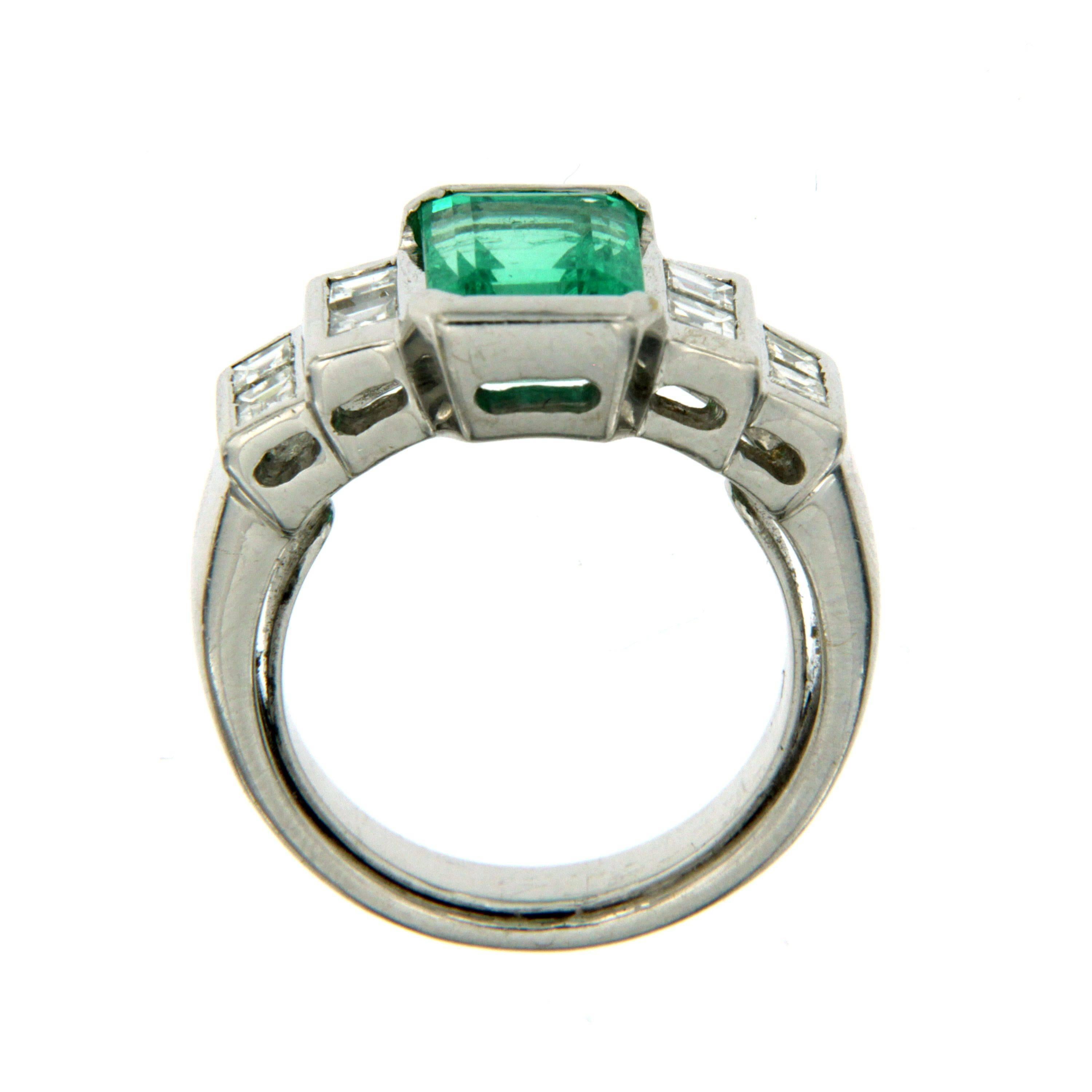 Women's 2.20 Carat Colombian Emerald Diamond Gold Ring