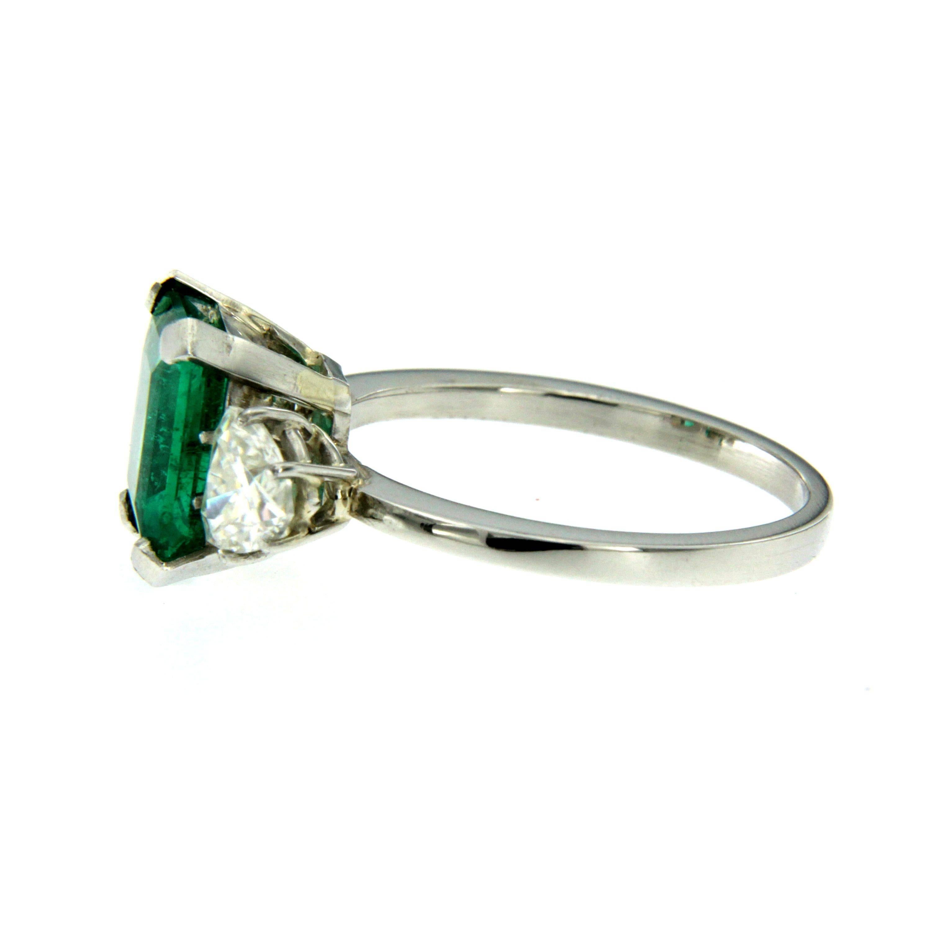Natural 2.75 Carat Colombian Emerald Diamond Platinum Ring In Excellent Condition In Napoli, Italy