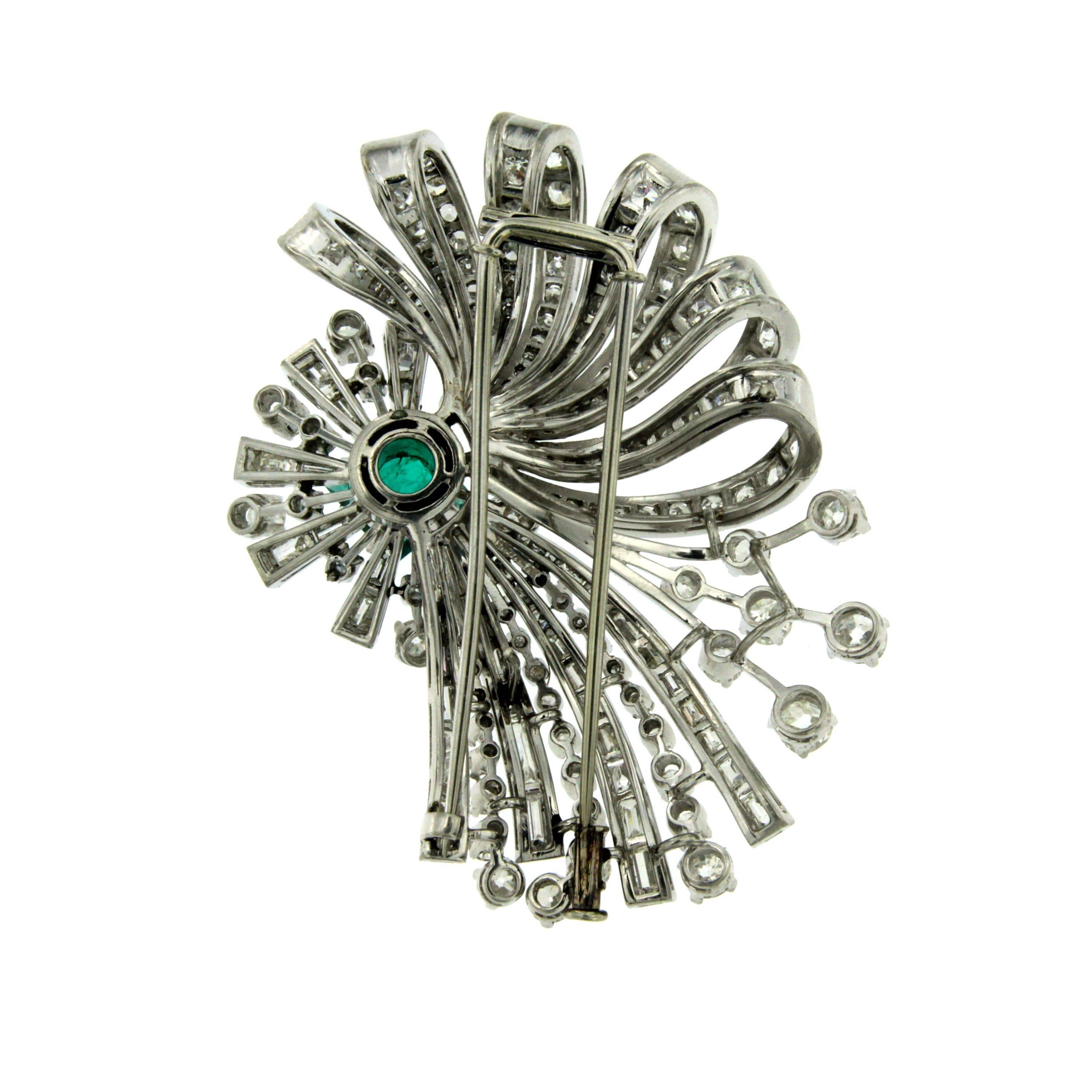 Emerald Diamond Platinum Flower Brooch In Excellent Condition In Napoli, Italy
