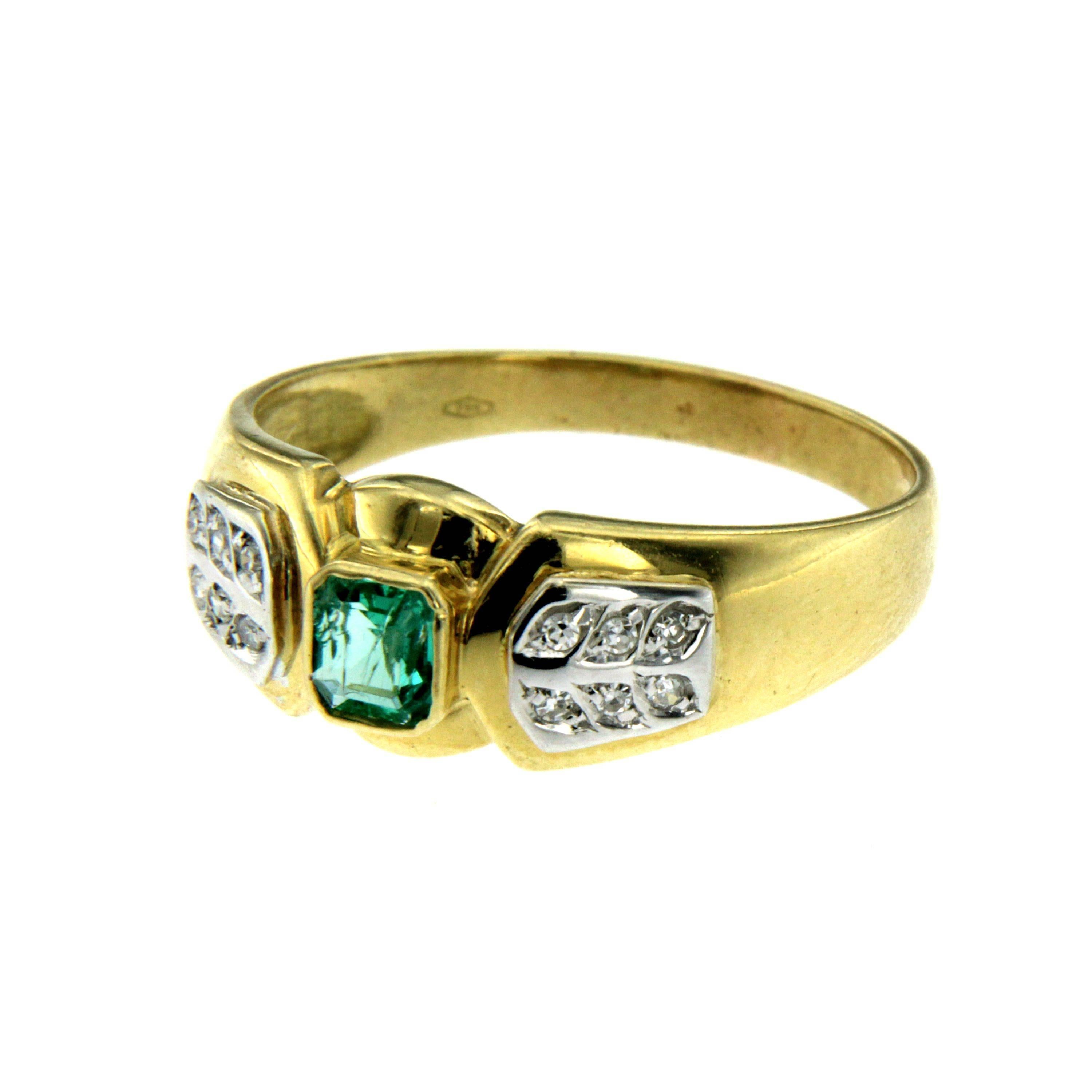Retro Emerald Diamond Gold Ring In Excellent Condition In Napoli, Italy