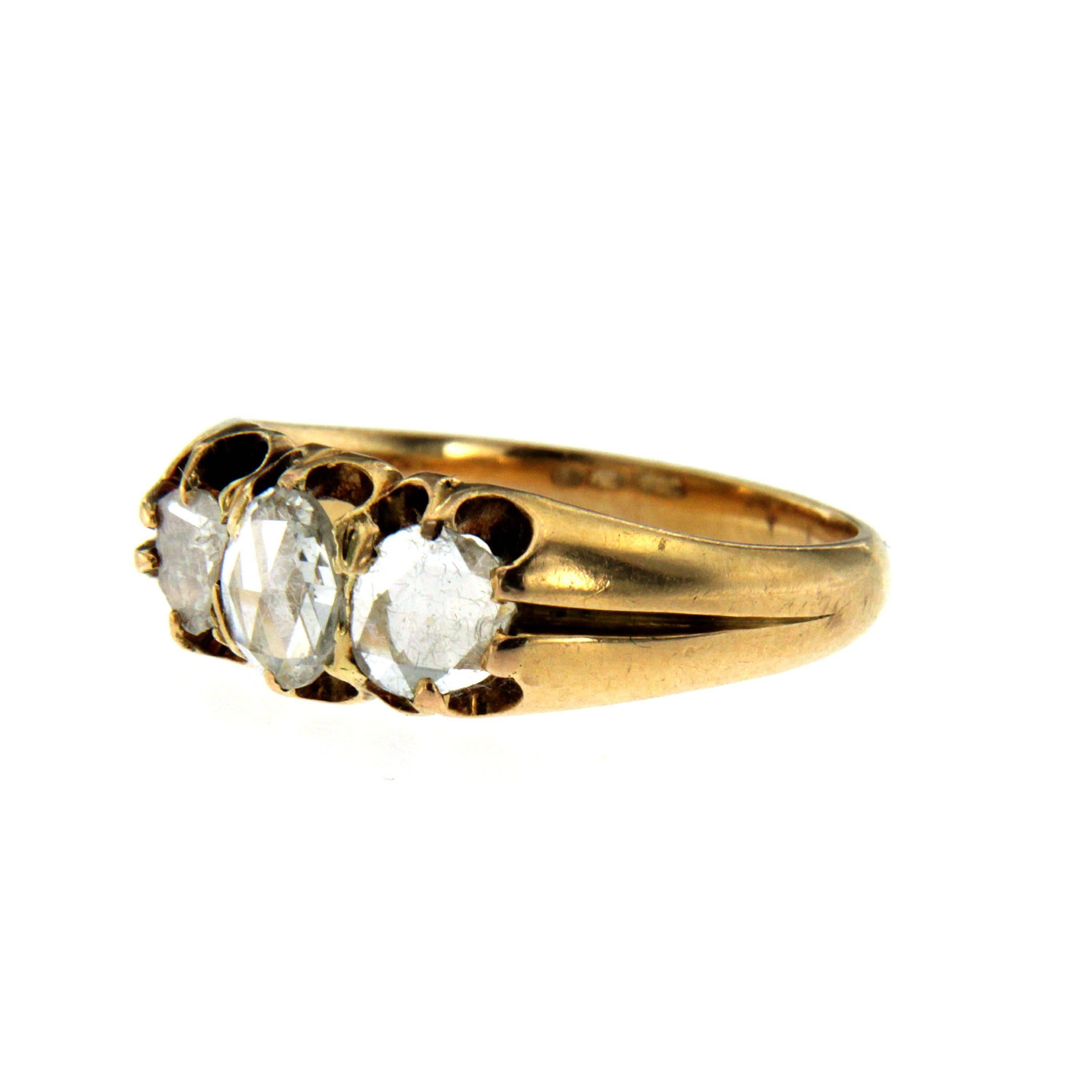 Georgian Diamond Gold Three-Stone Ring In Excellent Condition In Napoli, Italy