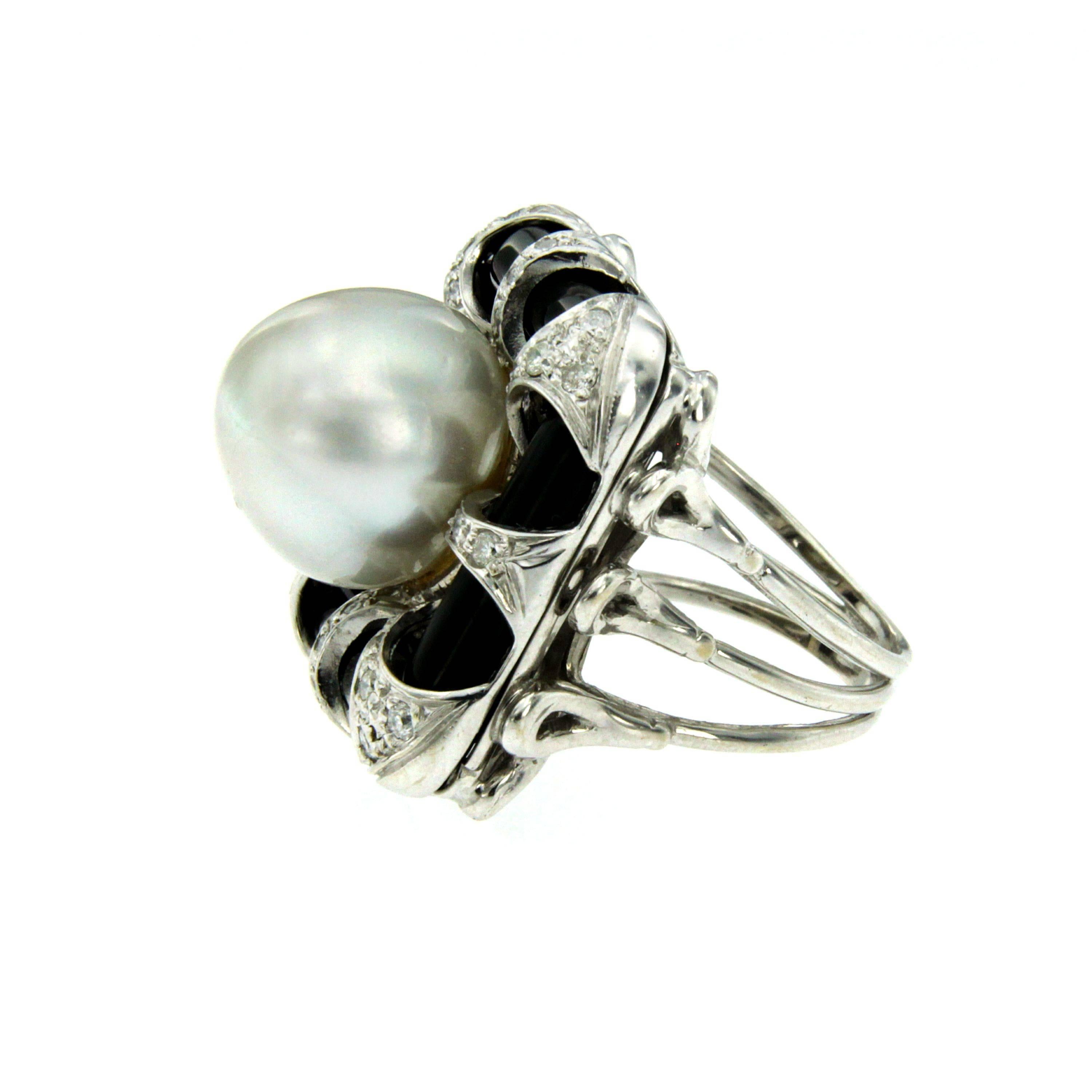 Vintage Onyx Pearl Diamond Gold Ring In Excellent Condition In Napoli, Italy