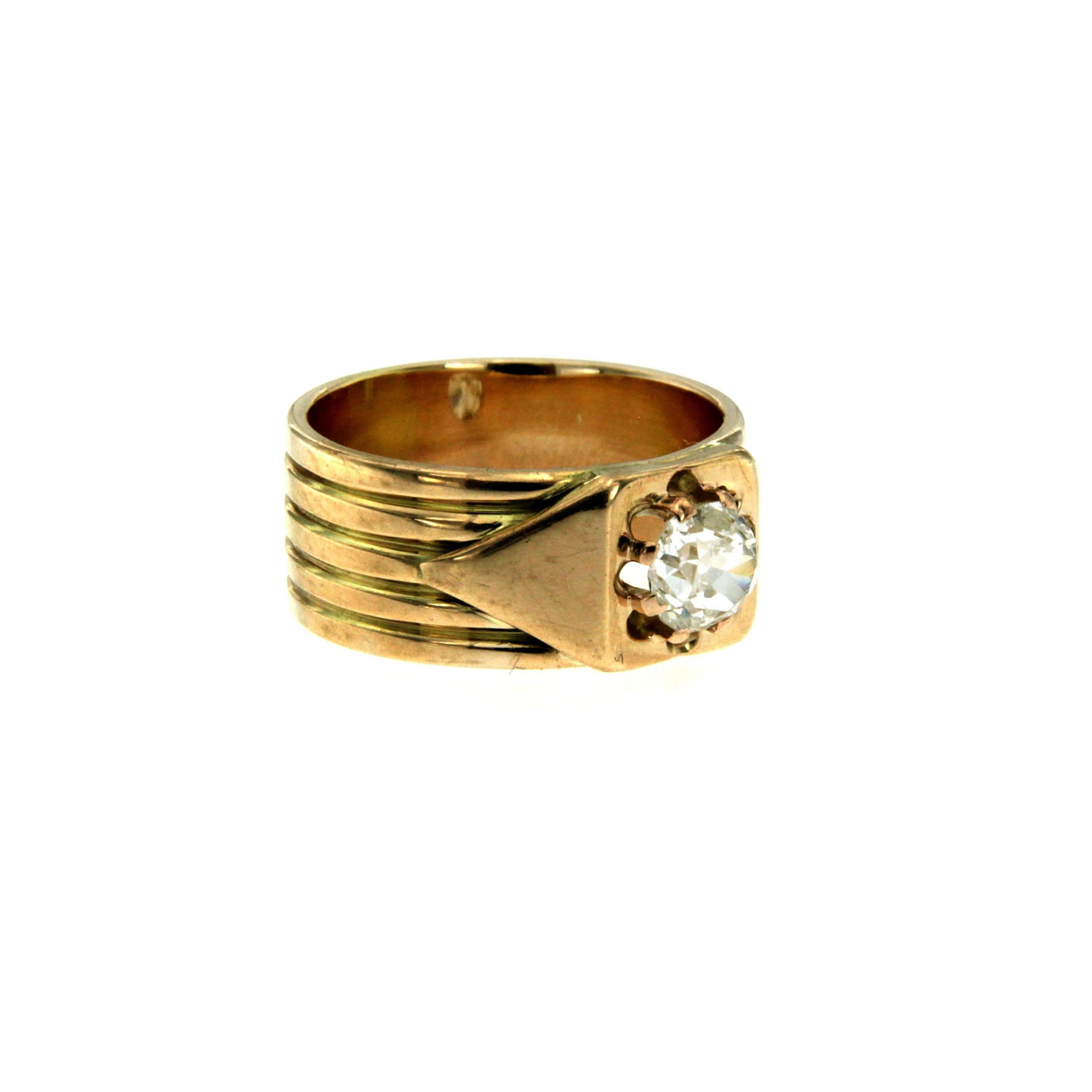 A gorgeous Retro band ring modelled in 18k Gold and set with a 0.70 ct old mine cut diamond I color VS. Circa 1950

CONDITION: Pre-Owned - Excellent 
METAL: 18k yellow Gold
GEM STONE: Diamond 0.70 total carats 
DESIGN ERA: Retro 1950
RING SIZE: US