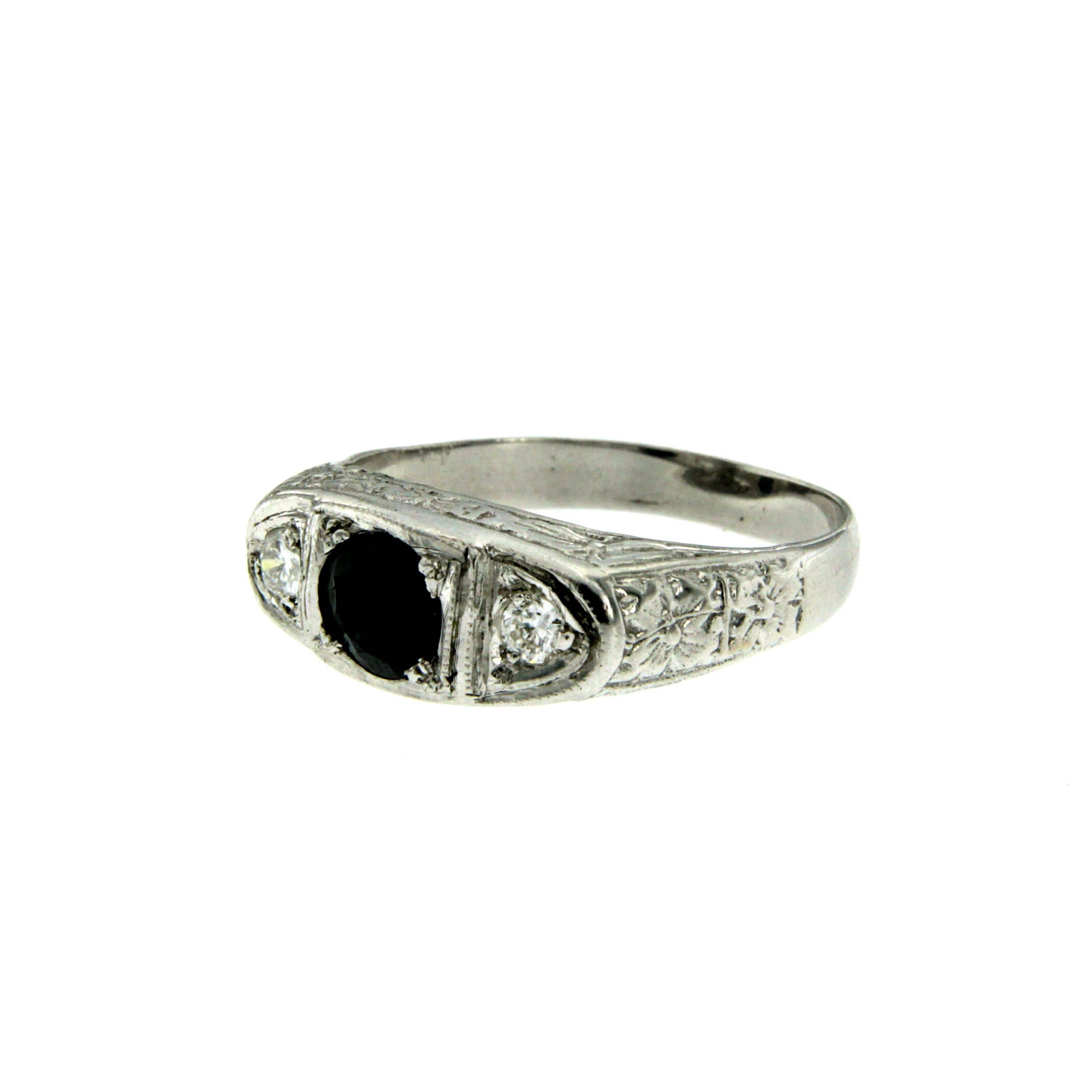 Art Deco Three-Stone Diamond Sapphire Gold Ring In Excellent Condition In Napoli, Italy