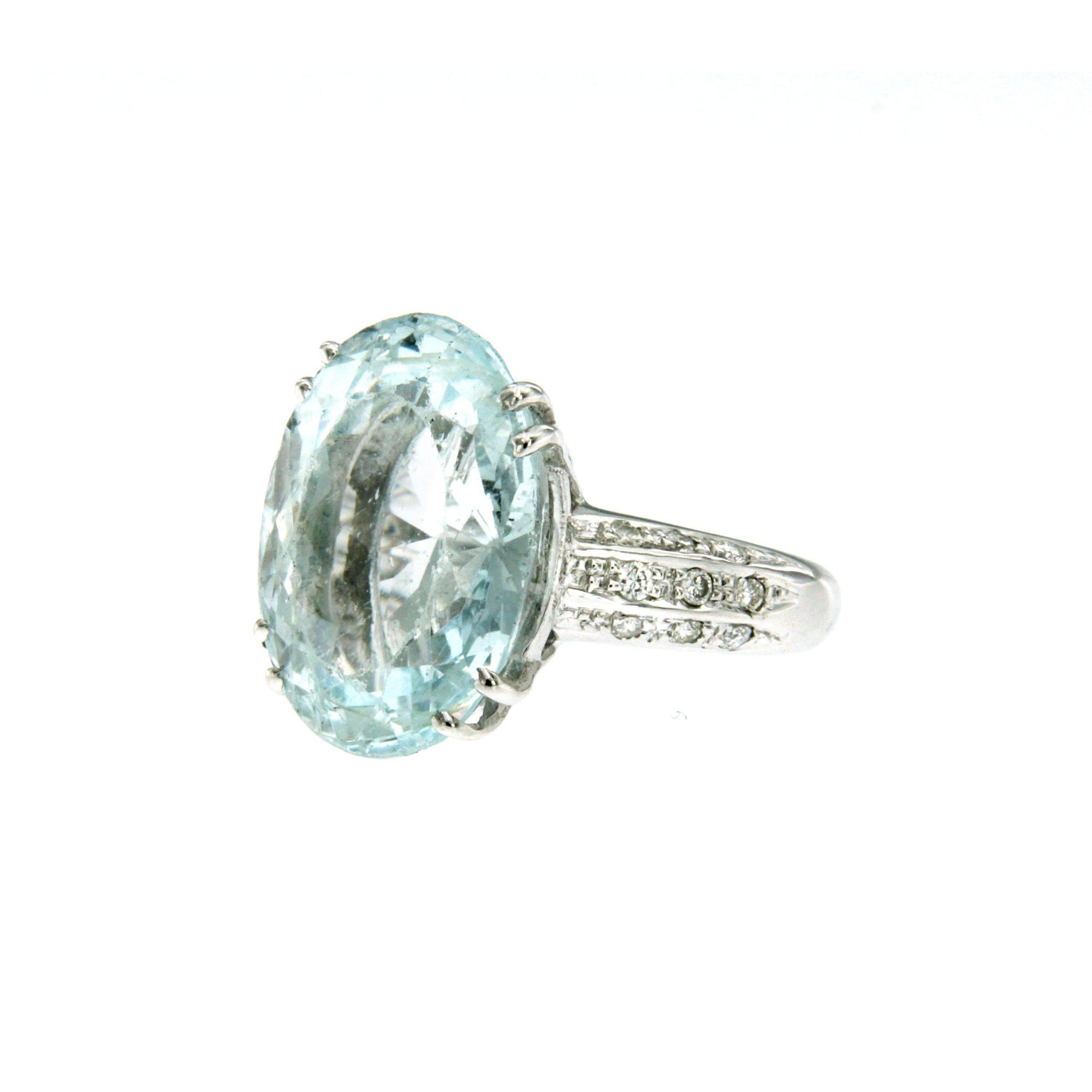 Vintage Aquamarine Diamond Gold Ring In Good Condition In Napoli, Italy