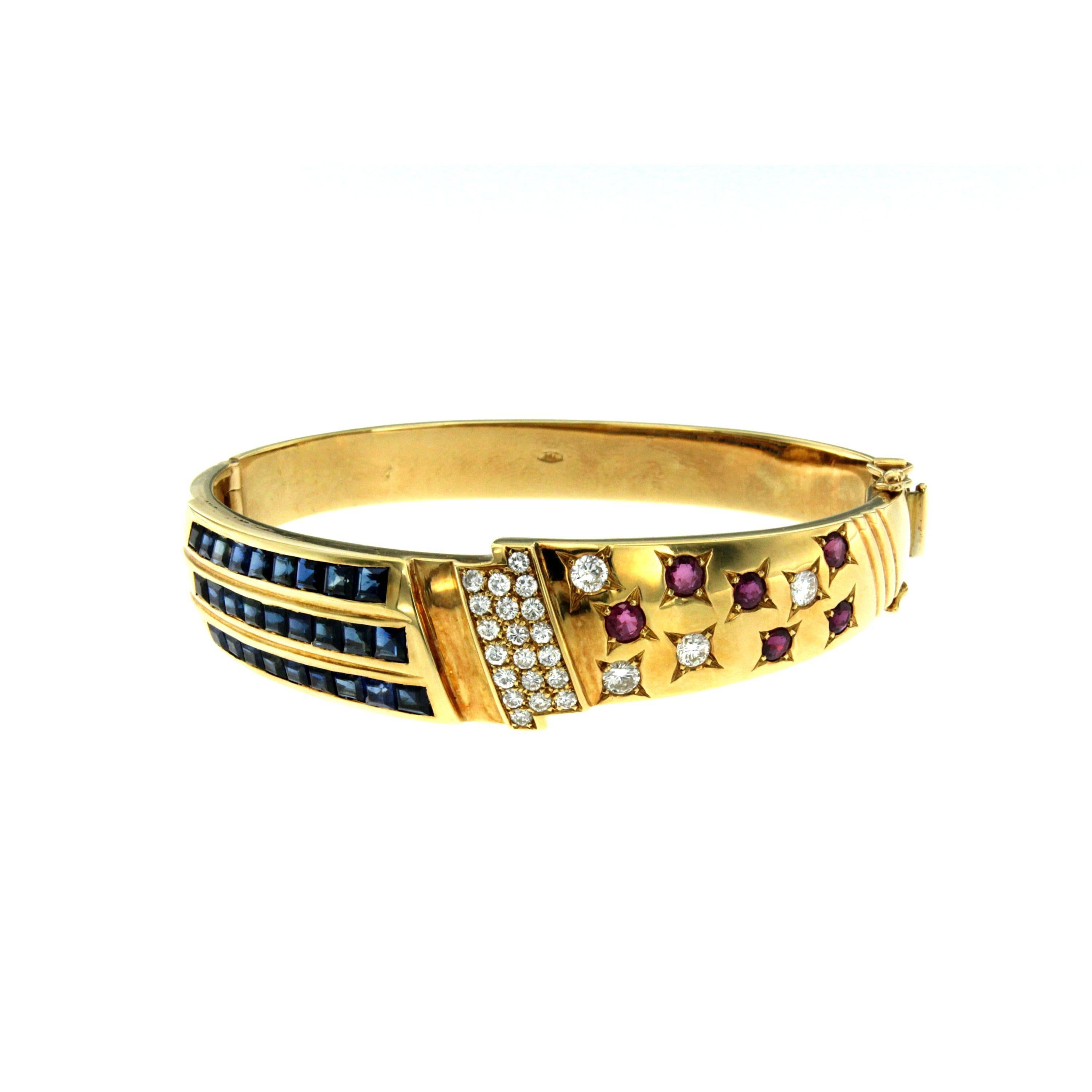 An unusual and elegant 18k yellow Gold bracelet set with three rows of bright natural Sapphires custom cut weighing total. approximately 4.00 carats, 1.10 carat of round brilliant cut graded G color Vvs clarity and 1.20 ct of fine natural