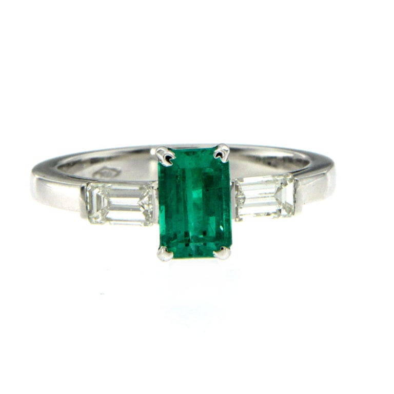 Columbian Emerald Diamond Gold Ring For Sale at 1stdibs
