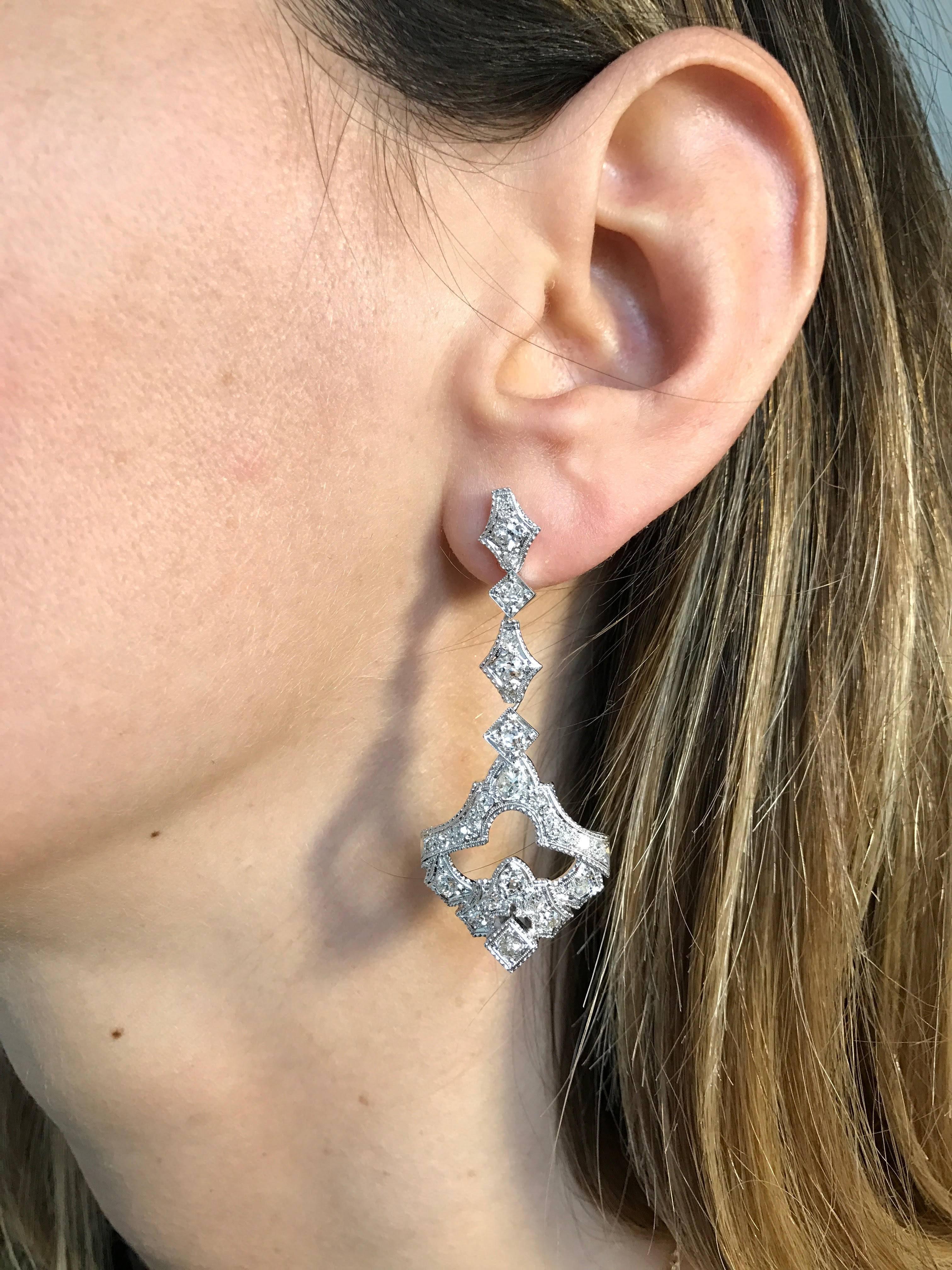 Boucles d'oreilles en goutte Art déco des années 1930 en or et diamants de 5,50 carats Pour femmes en vente